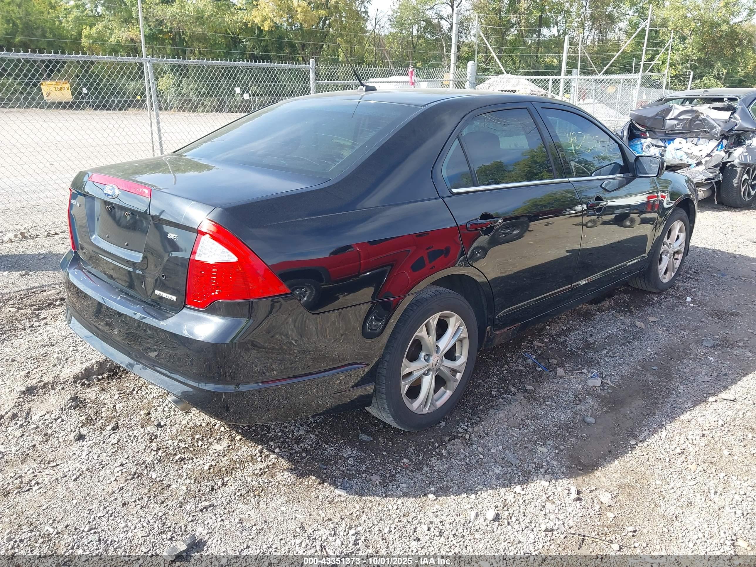 FORD FUSION image 4