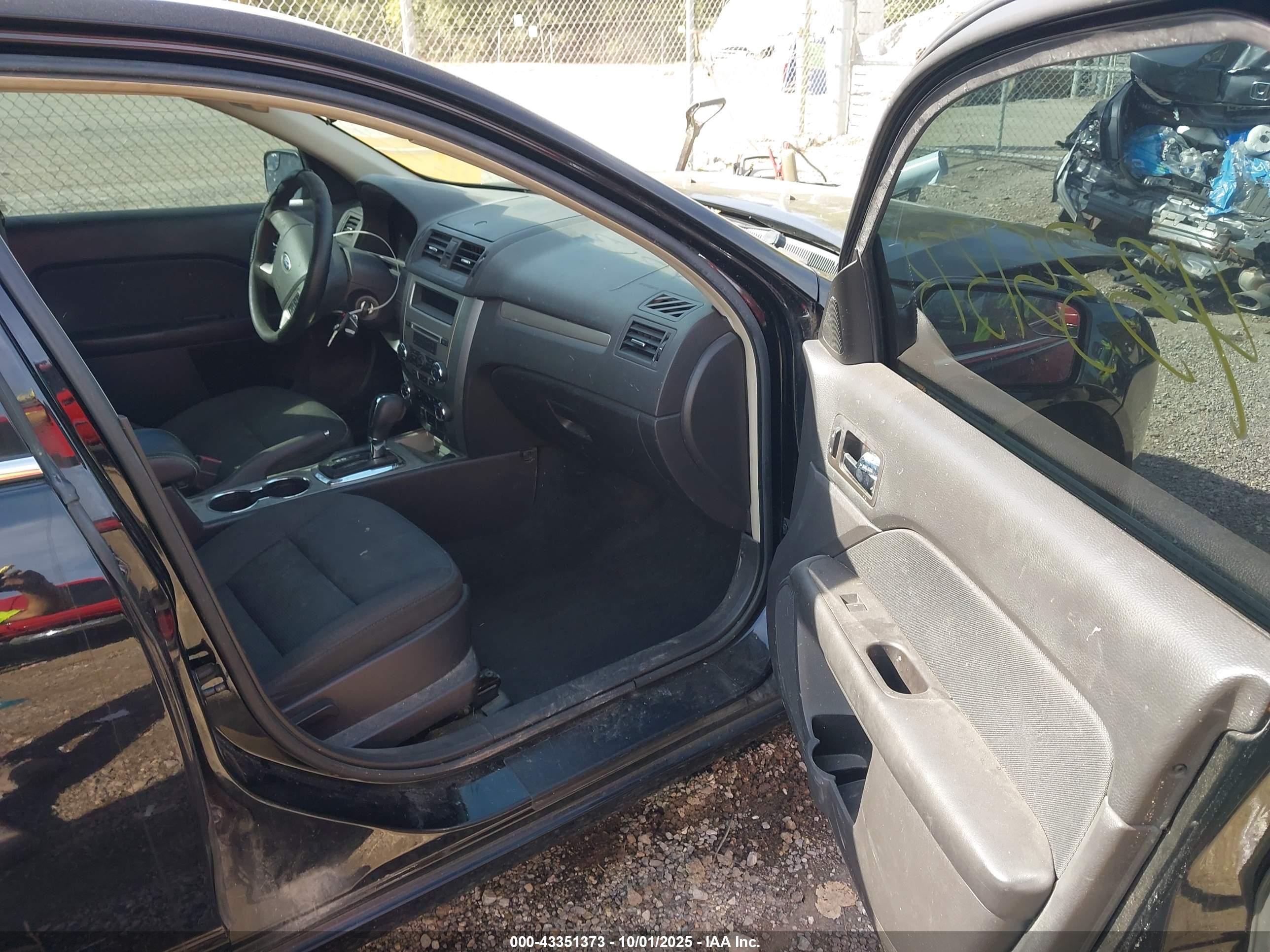 FORD FUSION image 5