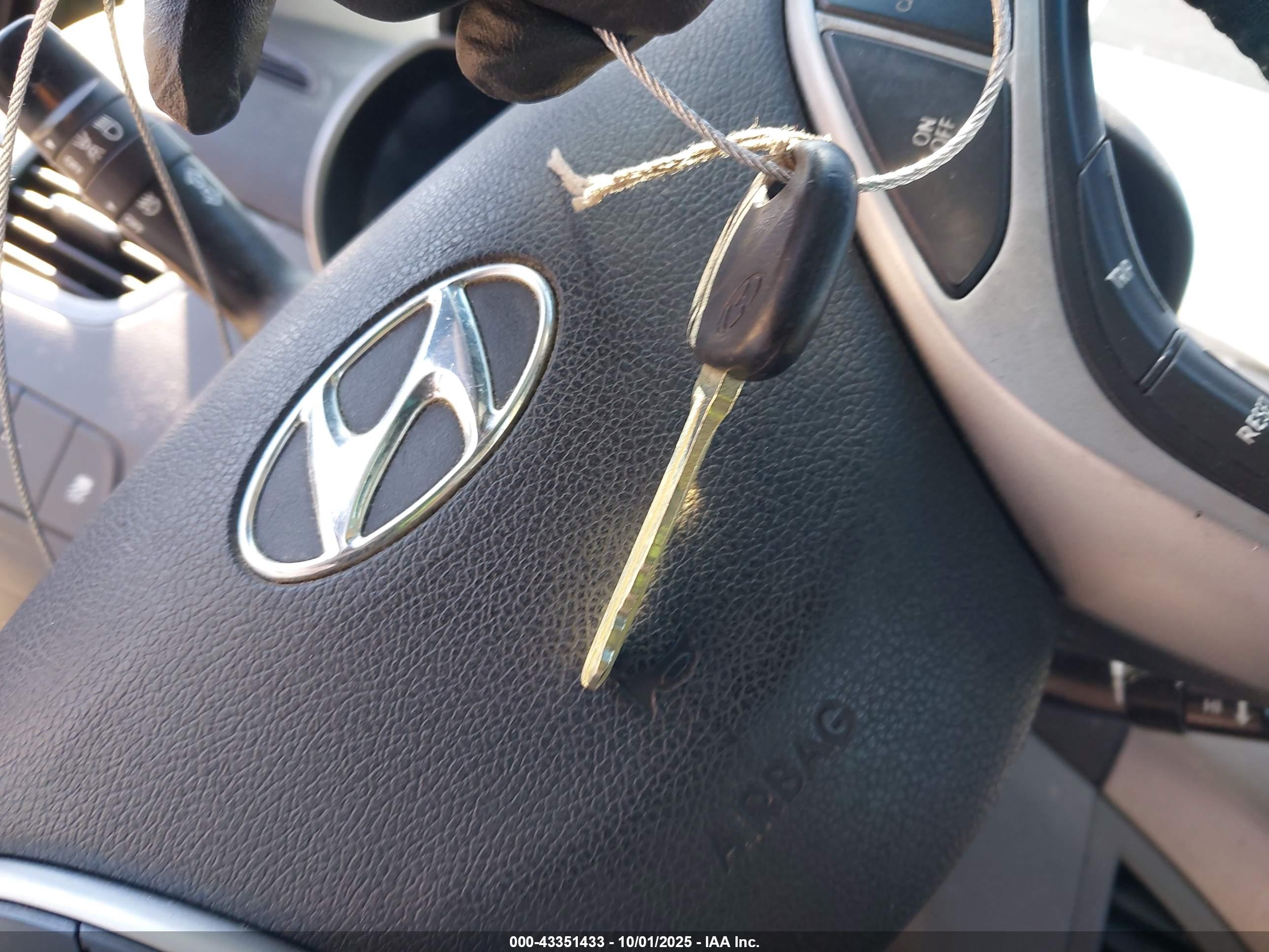 HYUNDAI ELANTRA image 11