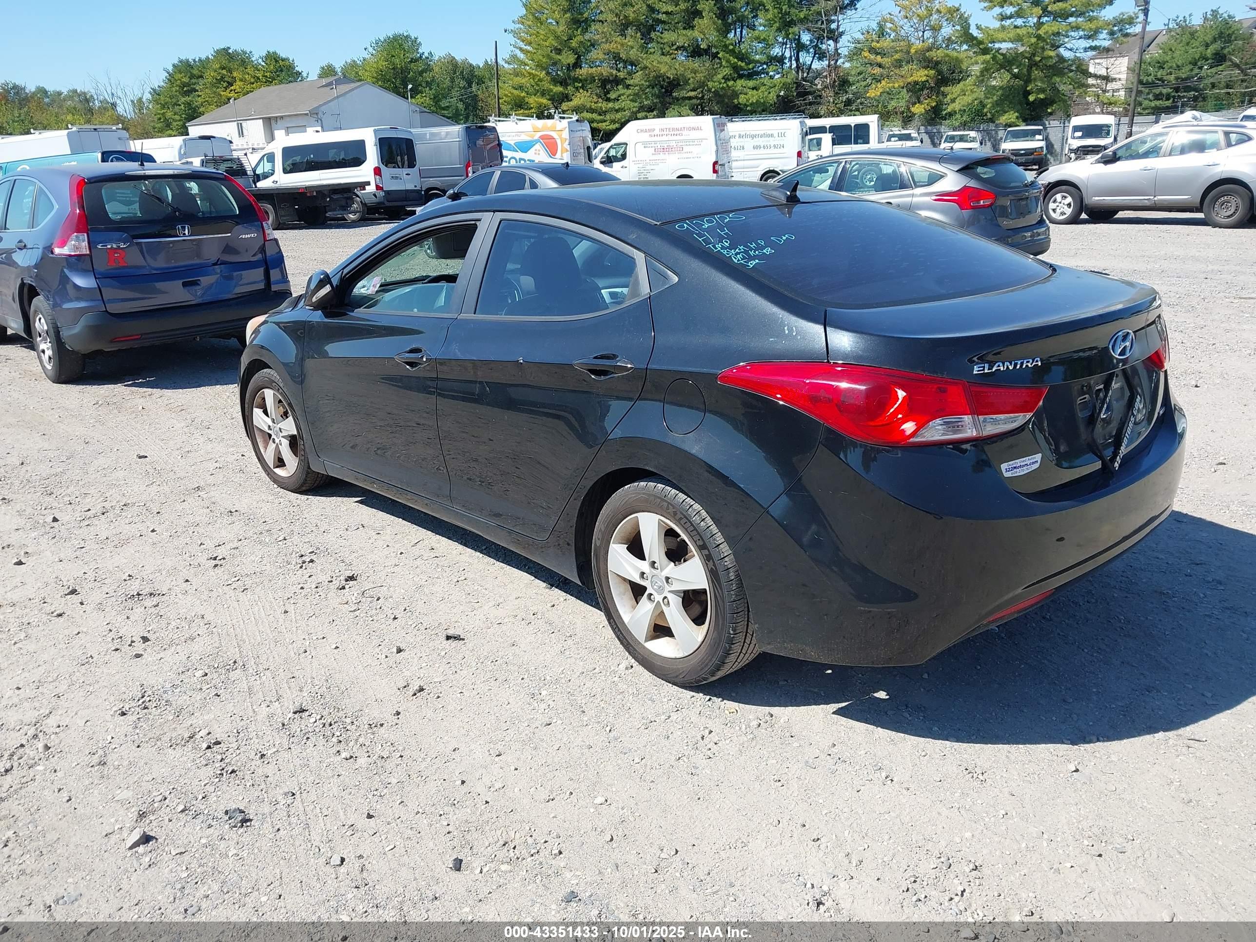 HYUNDAI ELANTRA image 3