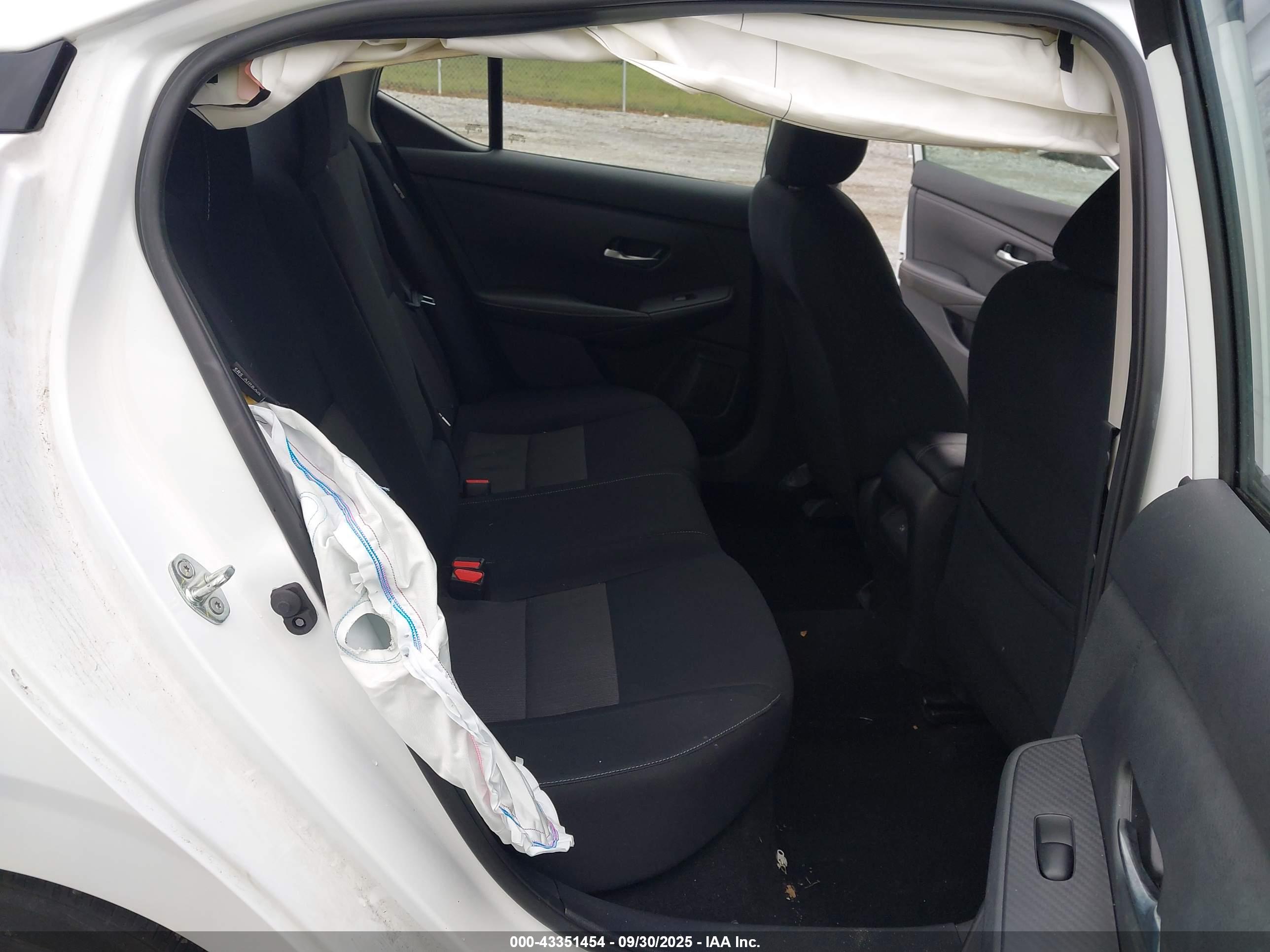 NISSAN SENTRA image 8