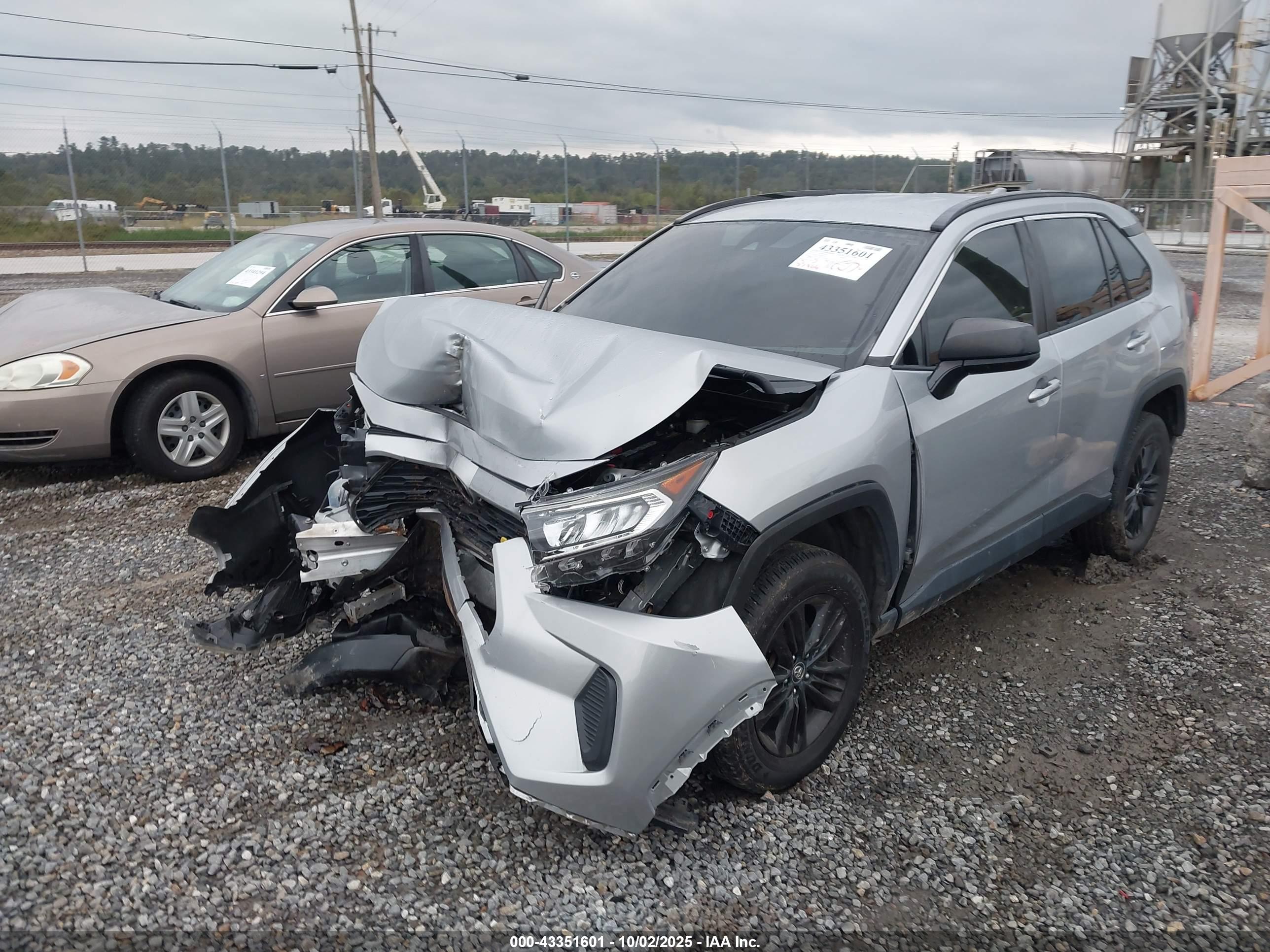TOYOTA RAV4 image 2