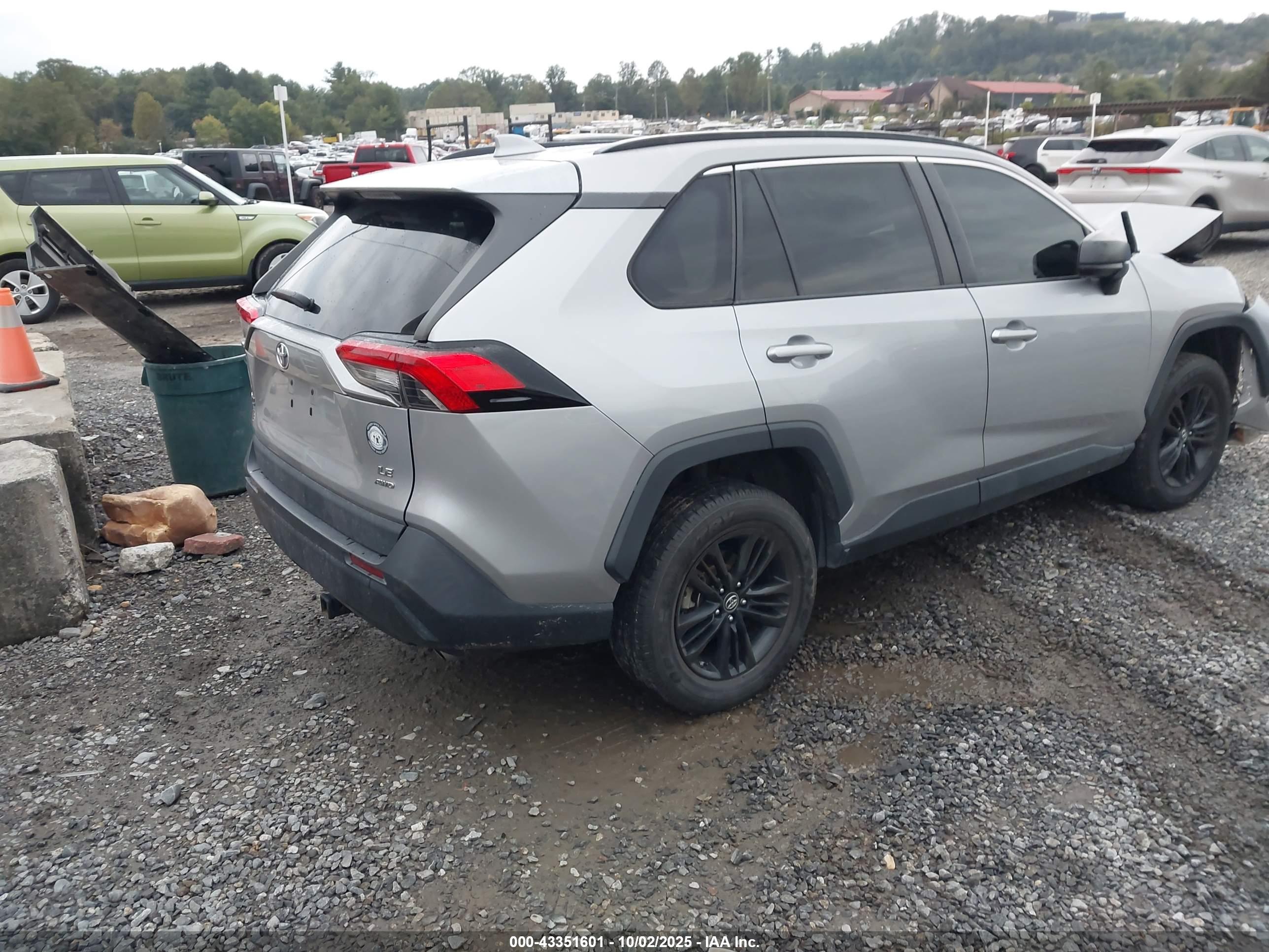 TOYOTA RAV4 image 4