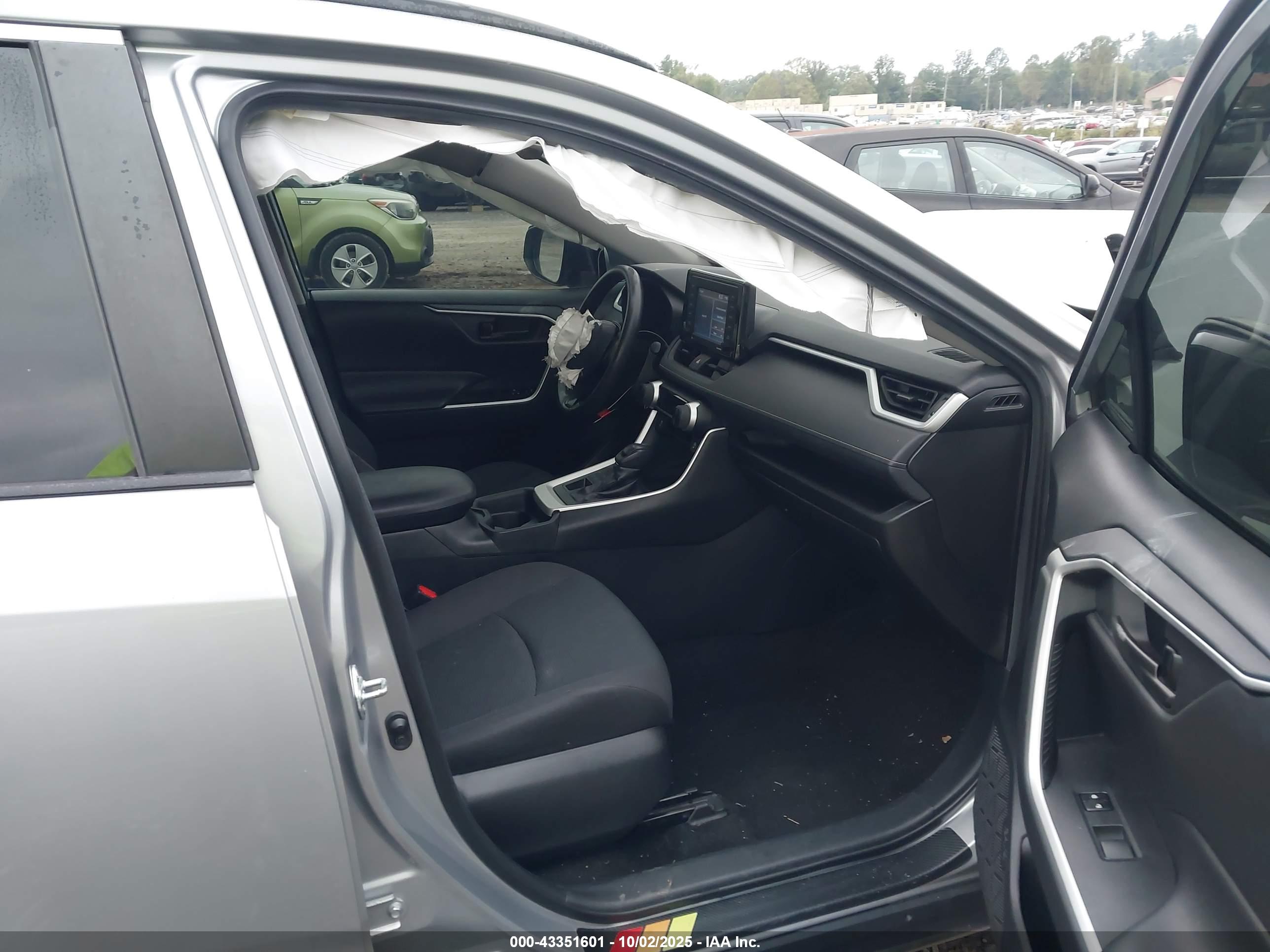 TOYOTA RAV4 image 5