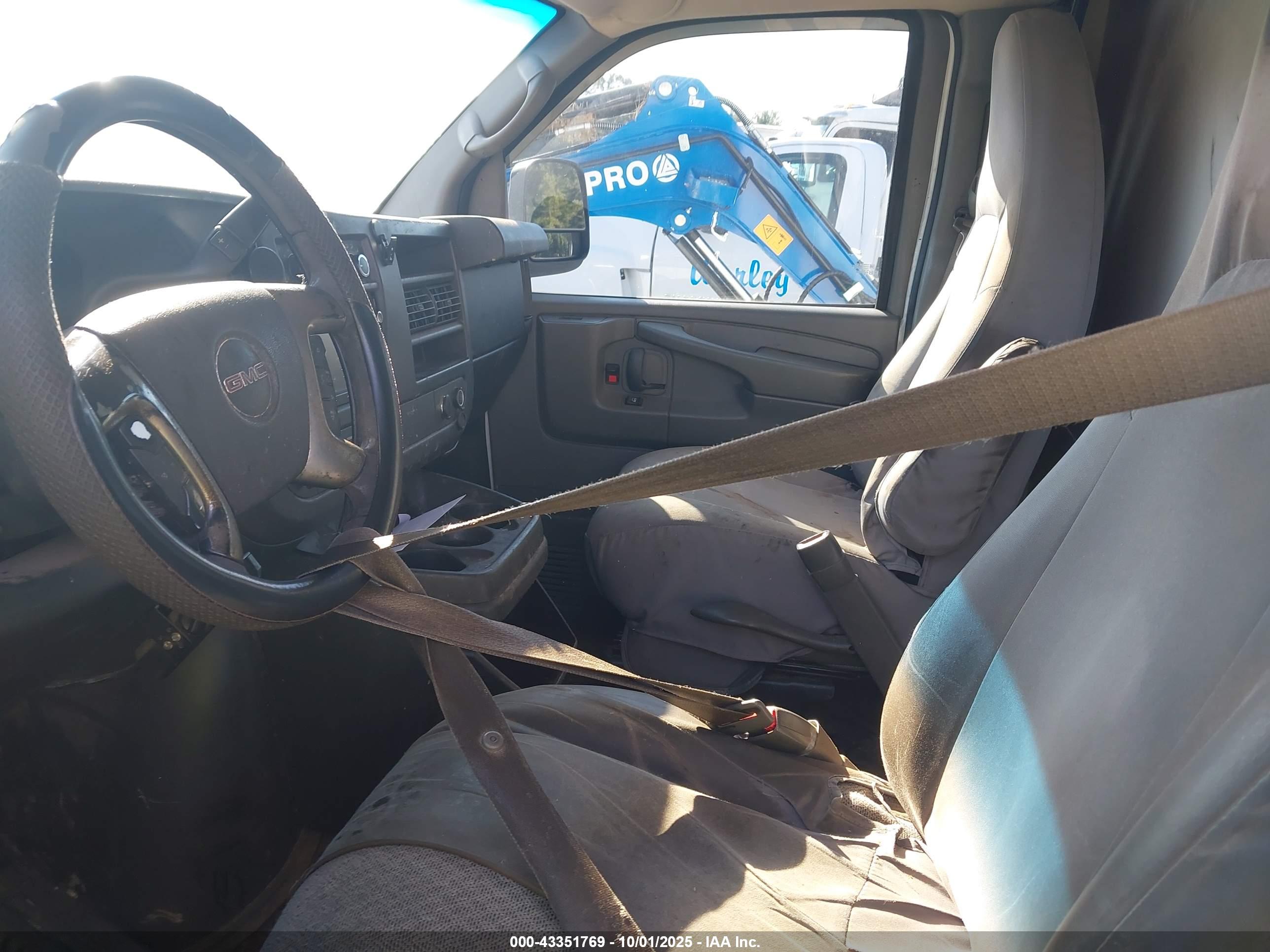 GMC SAVANA image 7