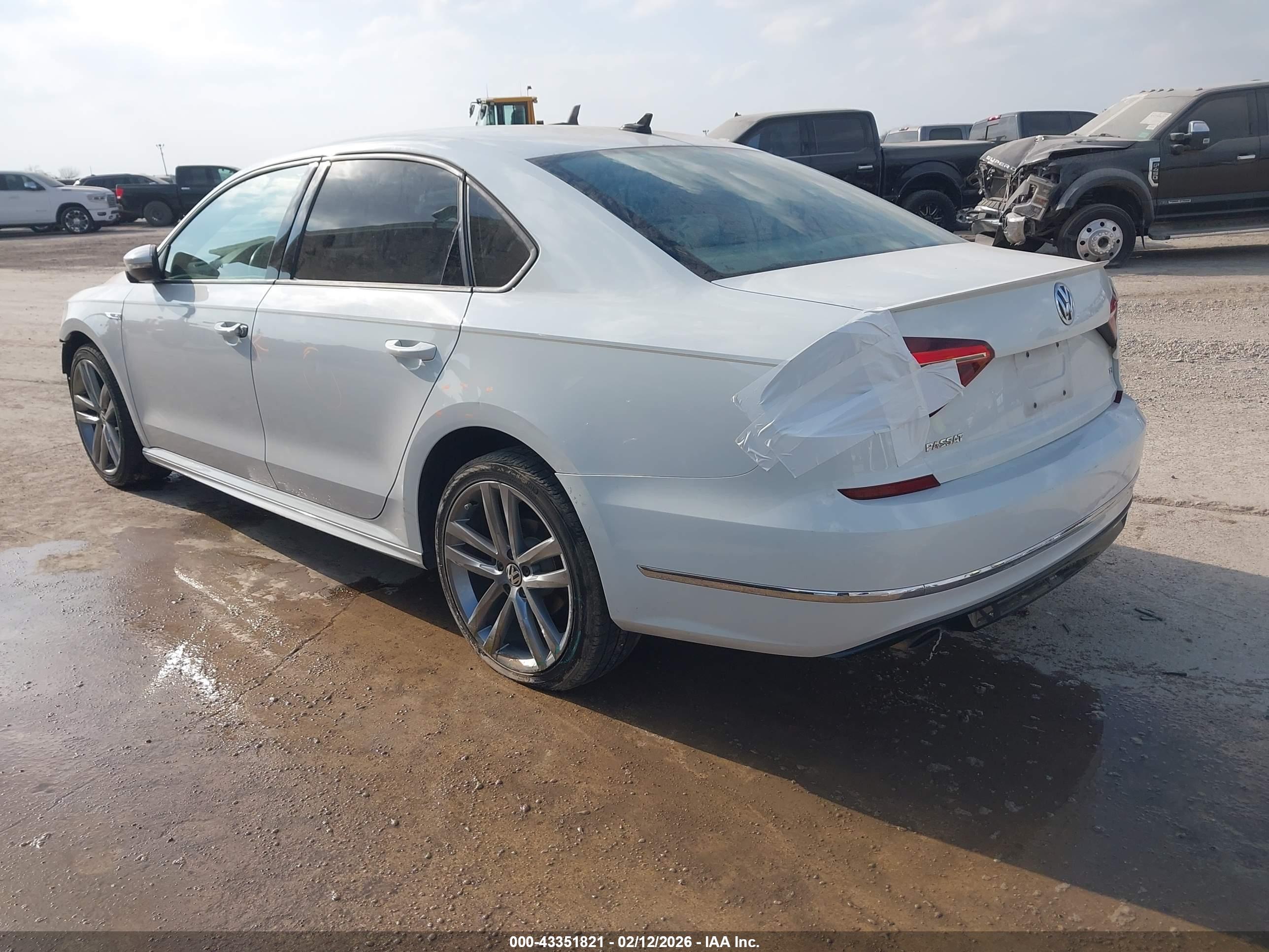 VOLKSWAGEN PASSAT image 3