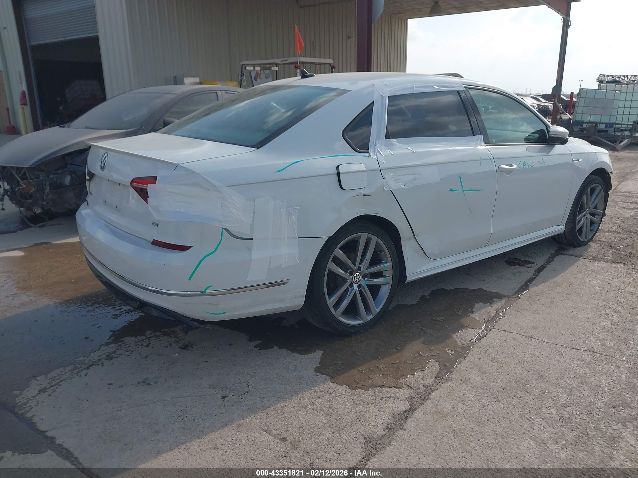 VOLKSWAGEN PASSAT image 4