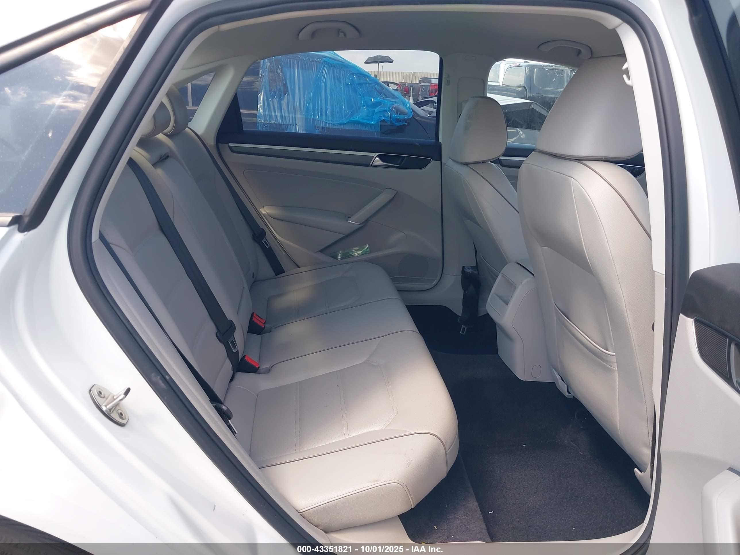 VOLKSWAGEN PASSAT image 8