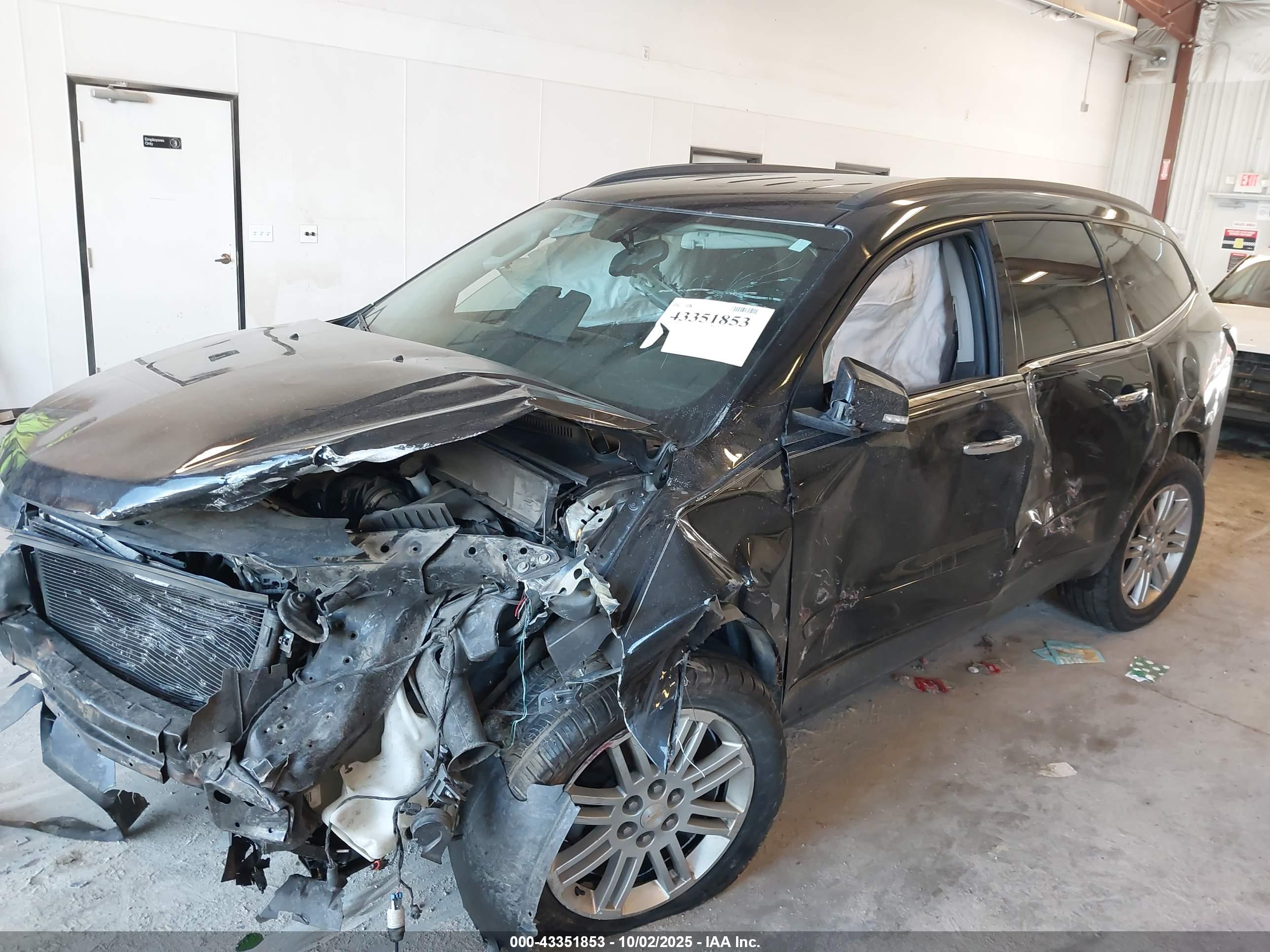 CHEVROLET TRAVERSE image 2