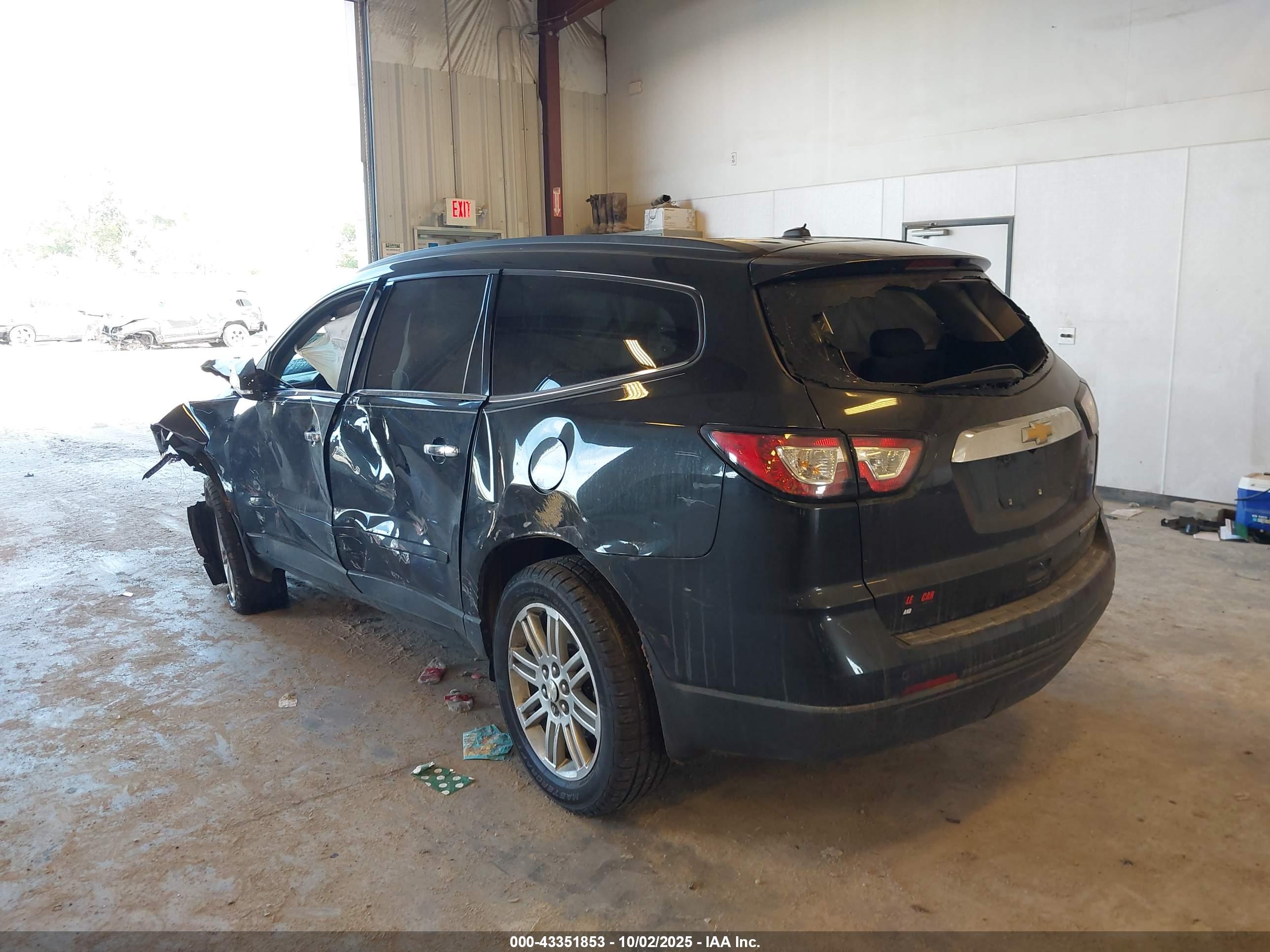 CHEVROLET TRAVERSE image 3