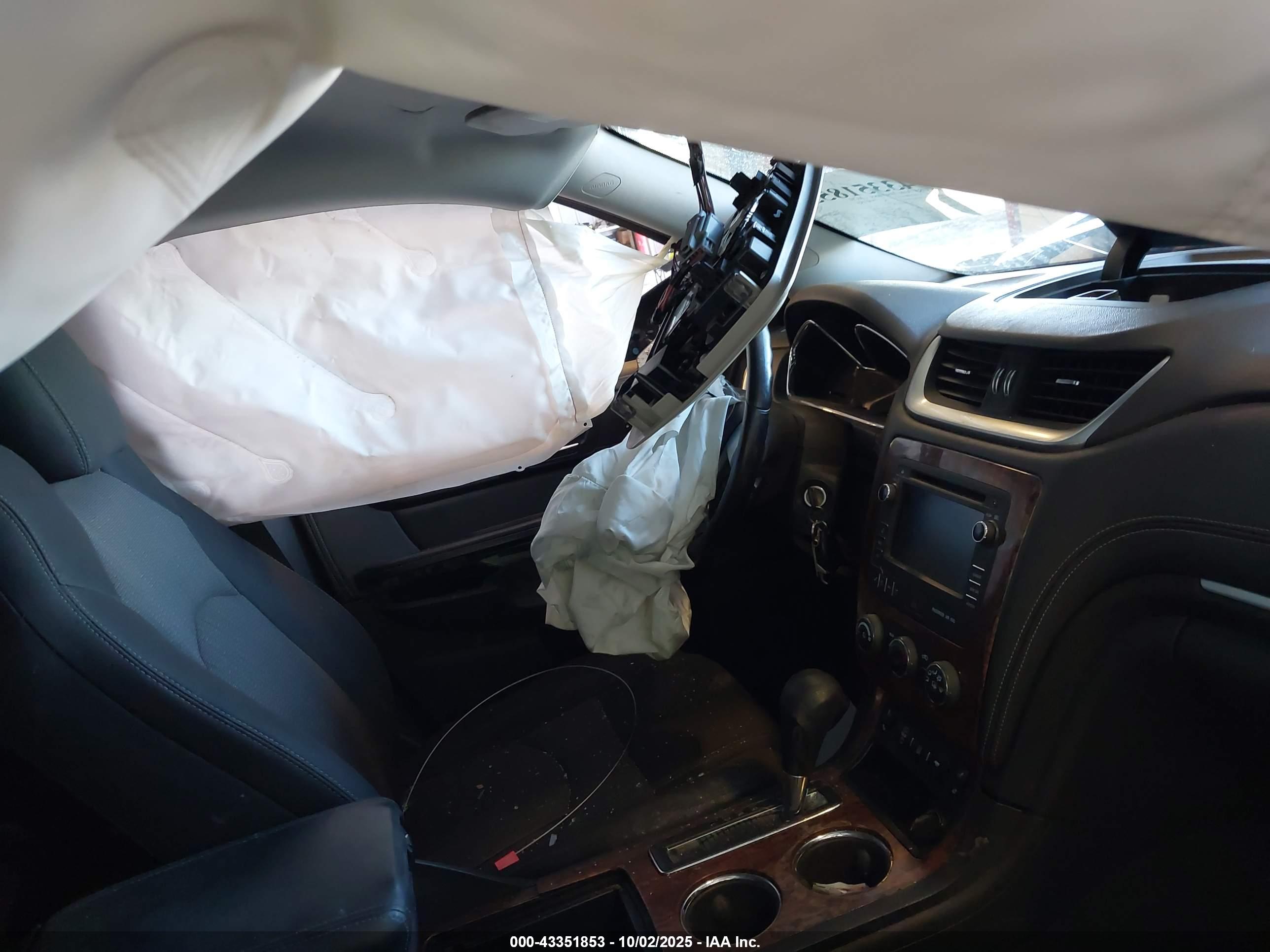 CHEVROLET TRAVERSE image 5