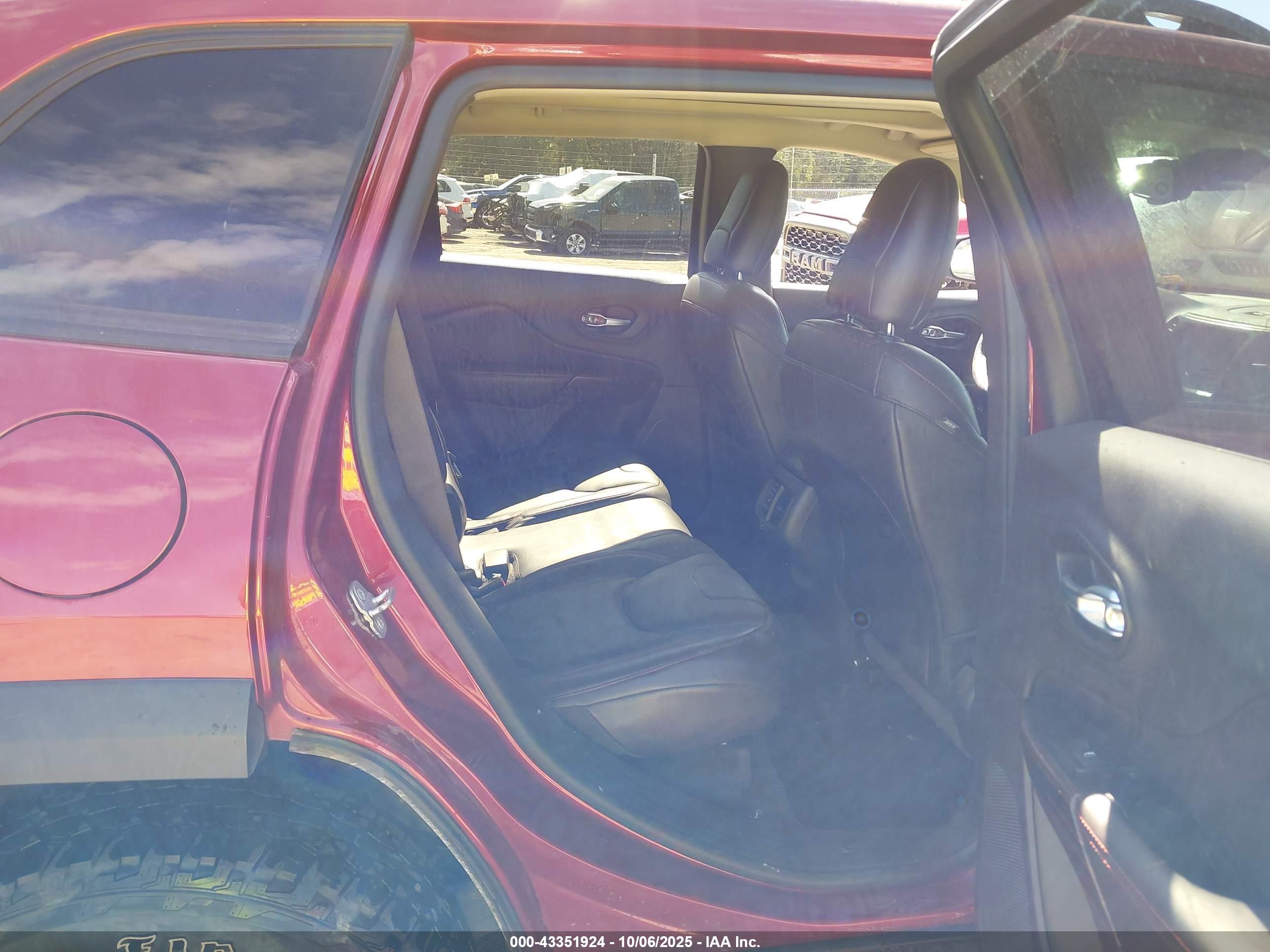 JEEP CHEROKEE image 8