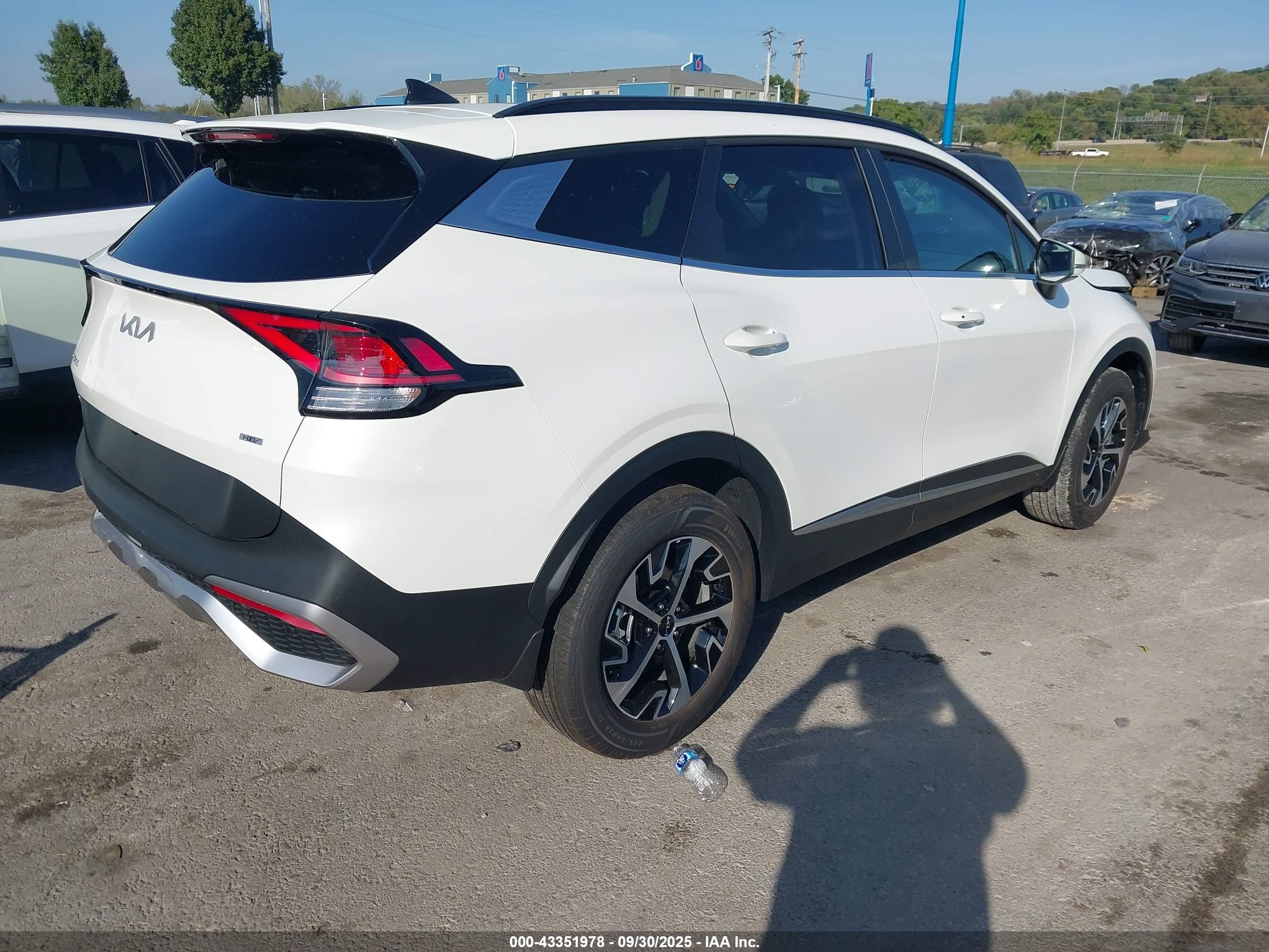 KIA SPORTAGE image 4
