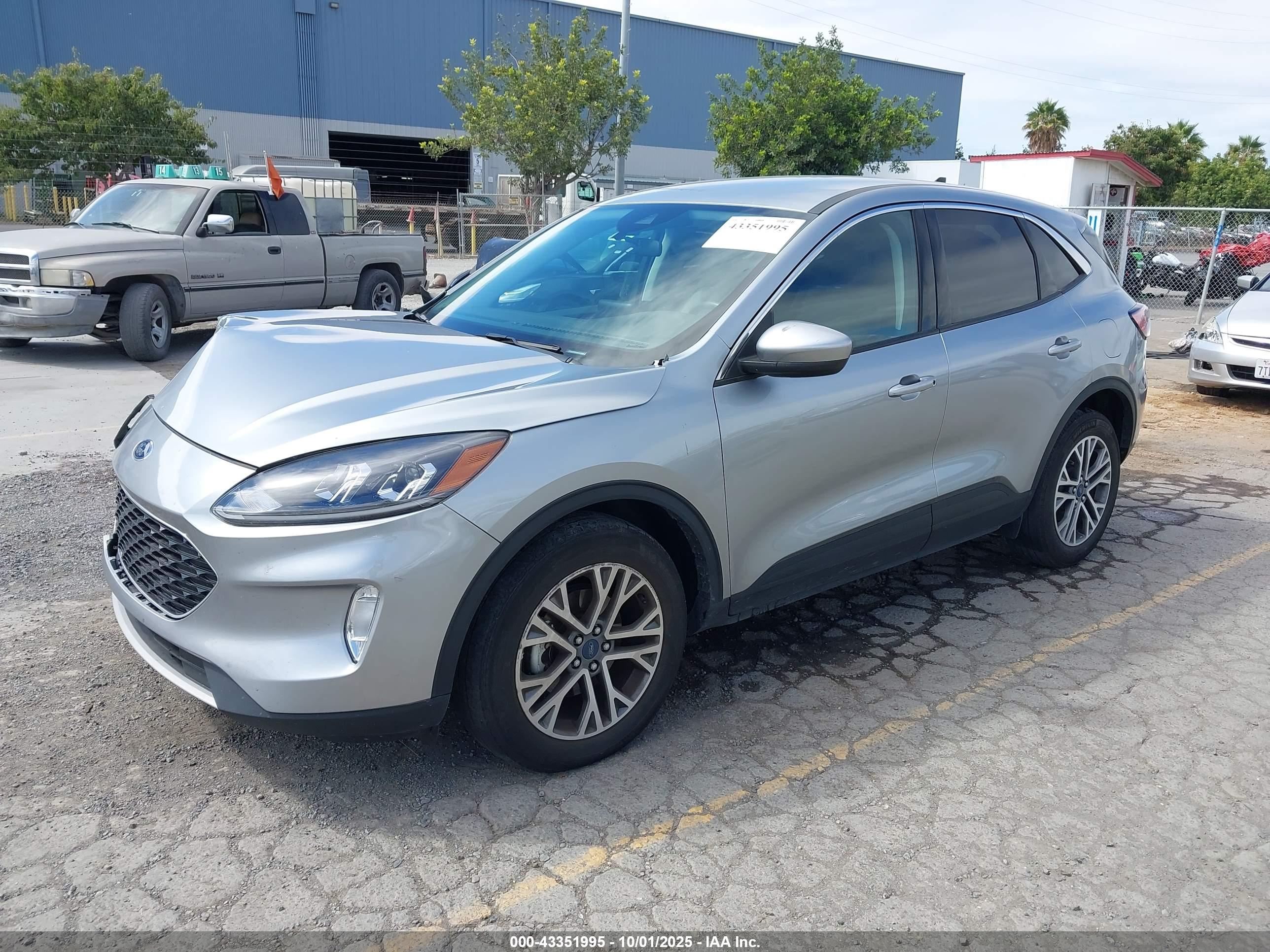 FORD ESCAPE image 2