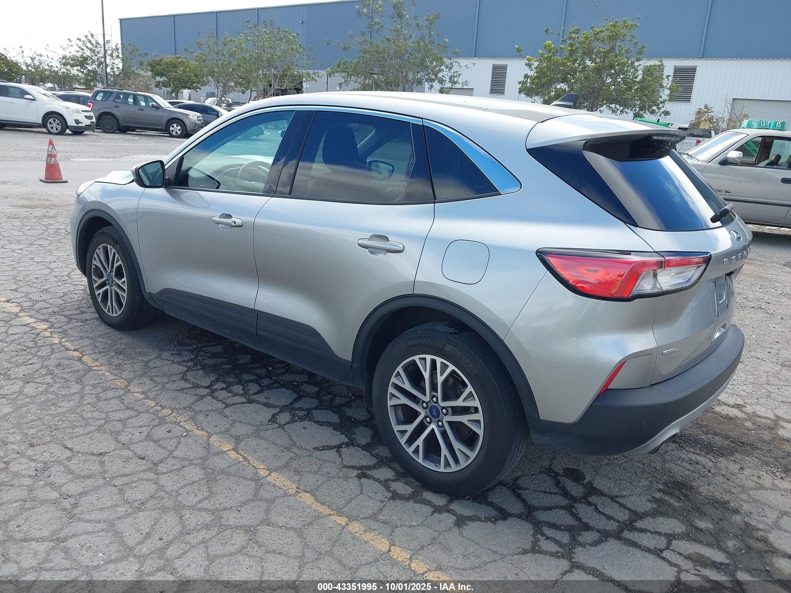 FORD ESCAPE image 3