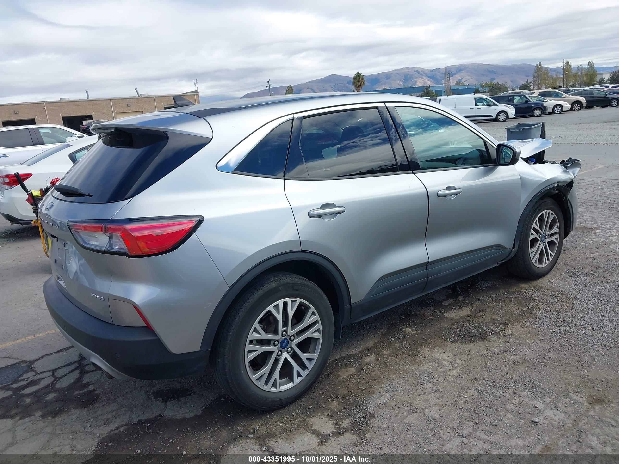 FORD ESCAPE image 4