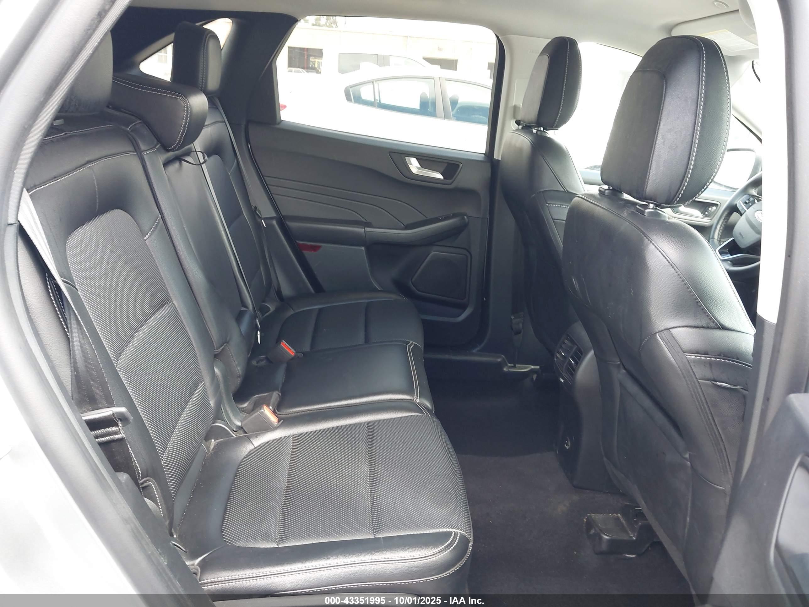 FORD ESCAPE image 8