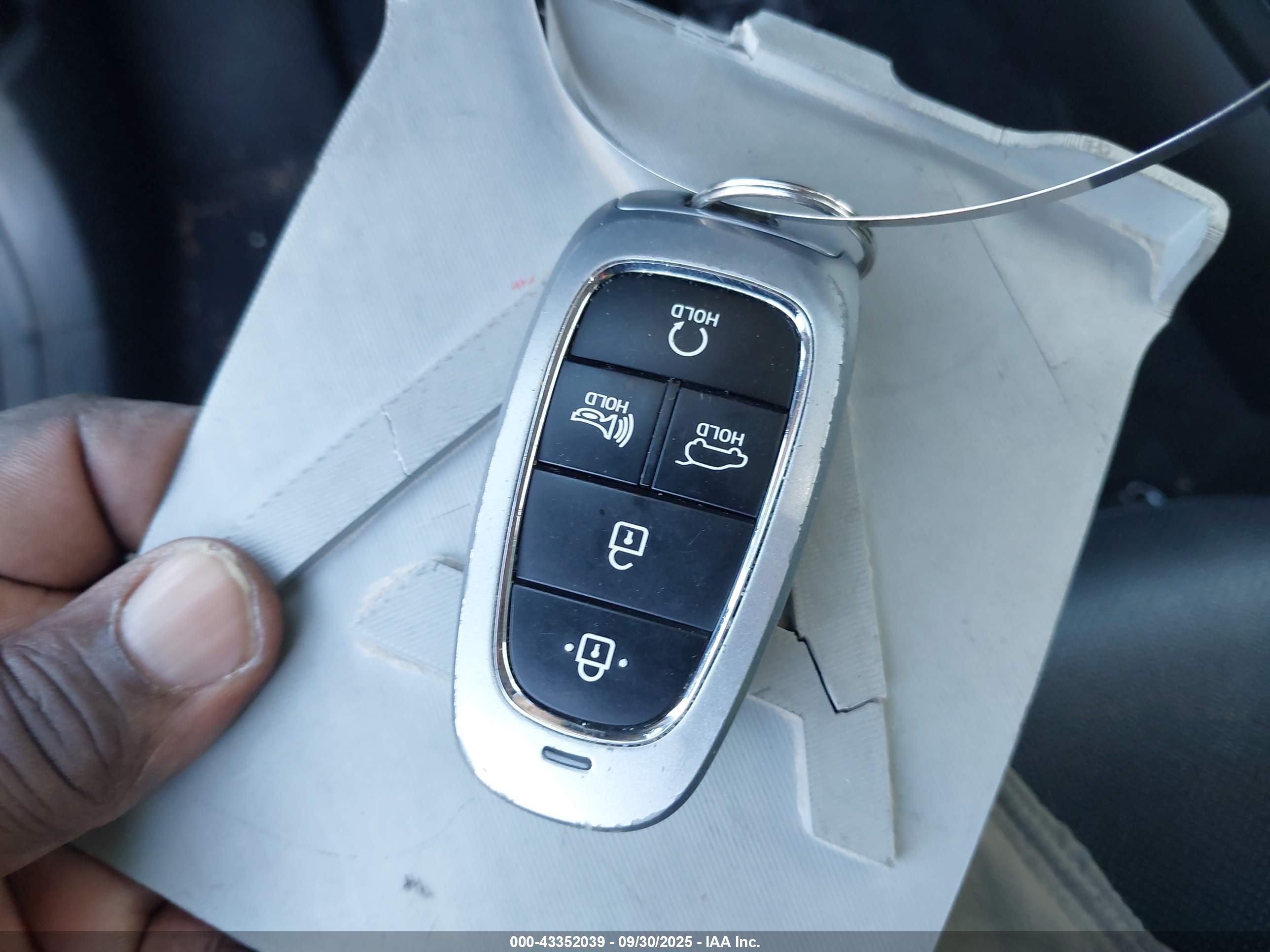 HYUNDAI TUCSON image 11