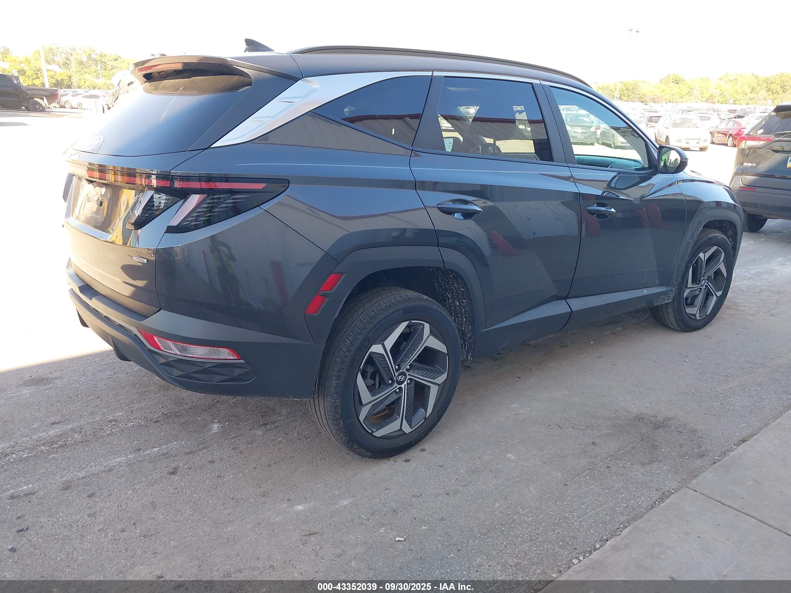 HYUNDAI TUCSON image 4