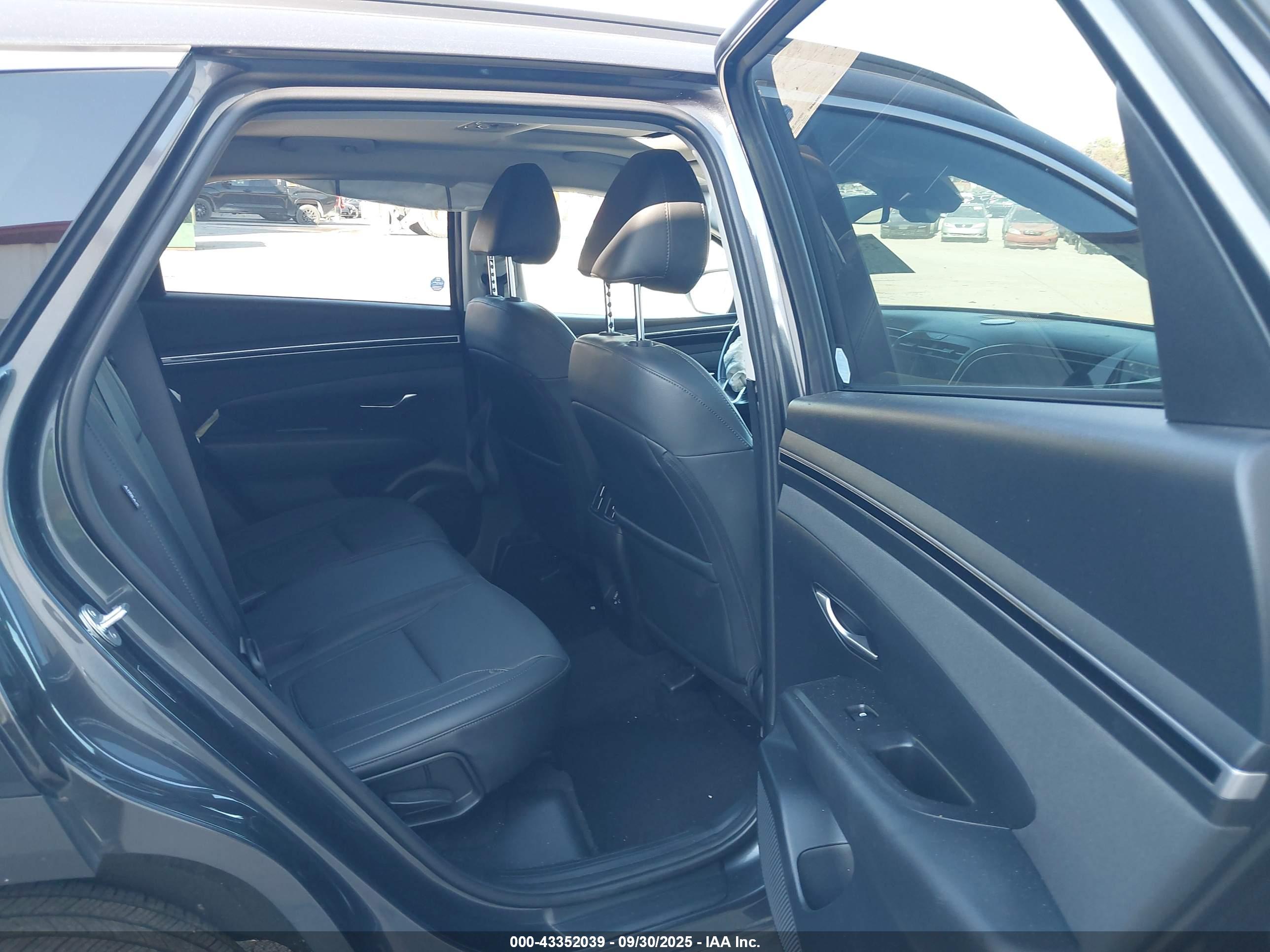 HYUNDAI TUCSON image 8