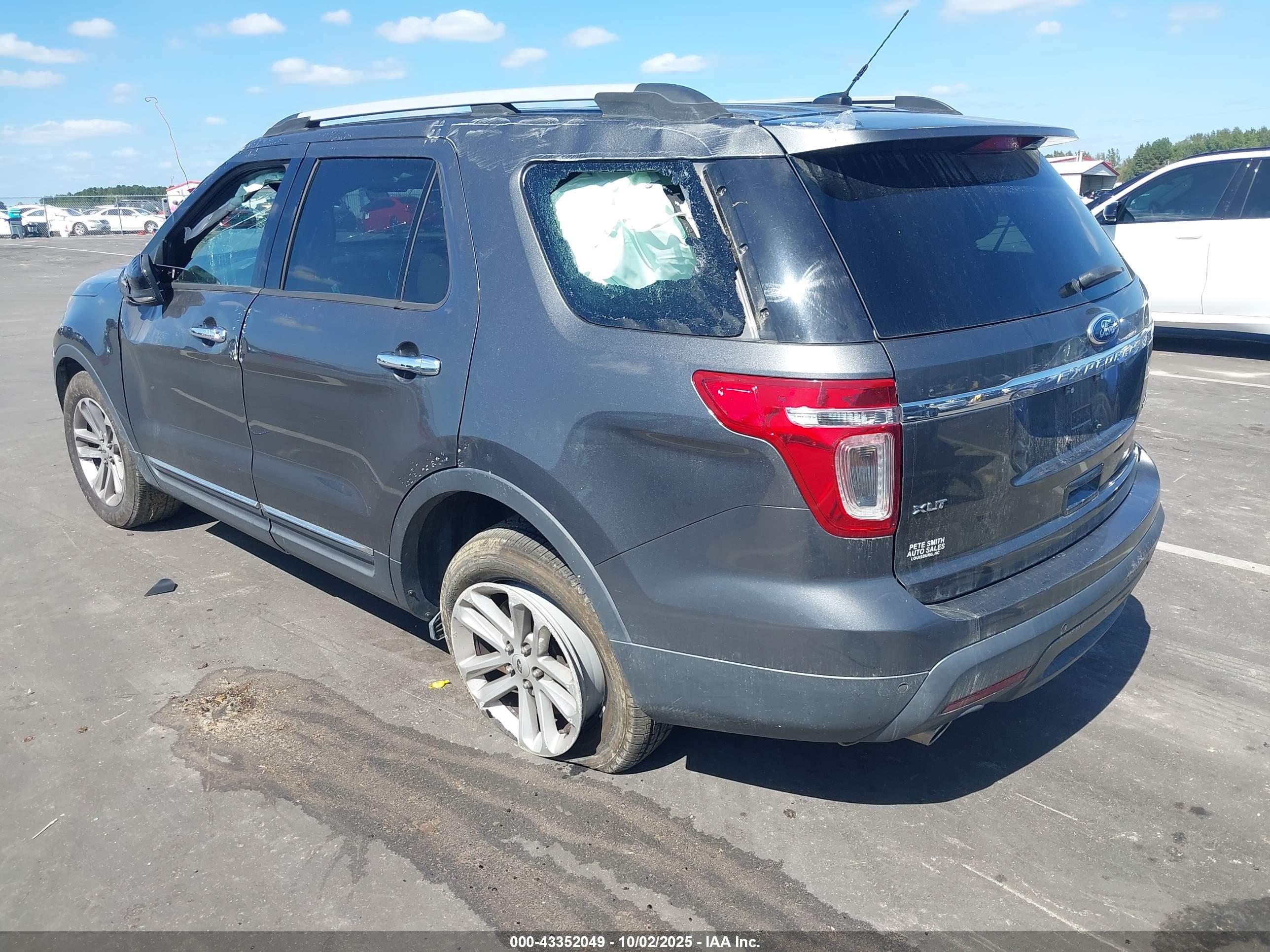 FORD EXPLORER image 3