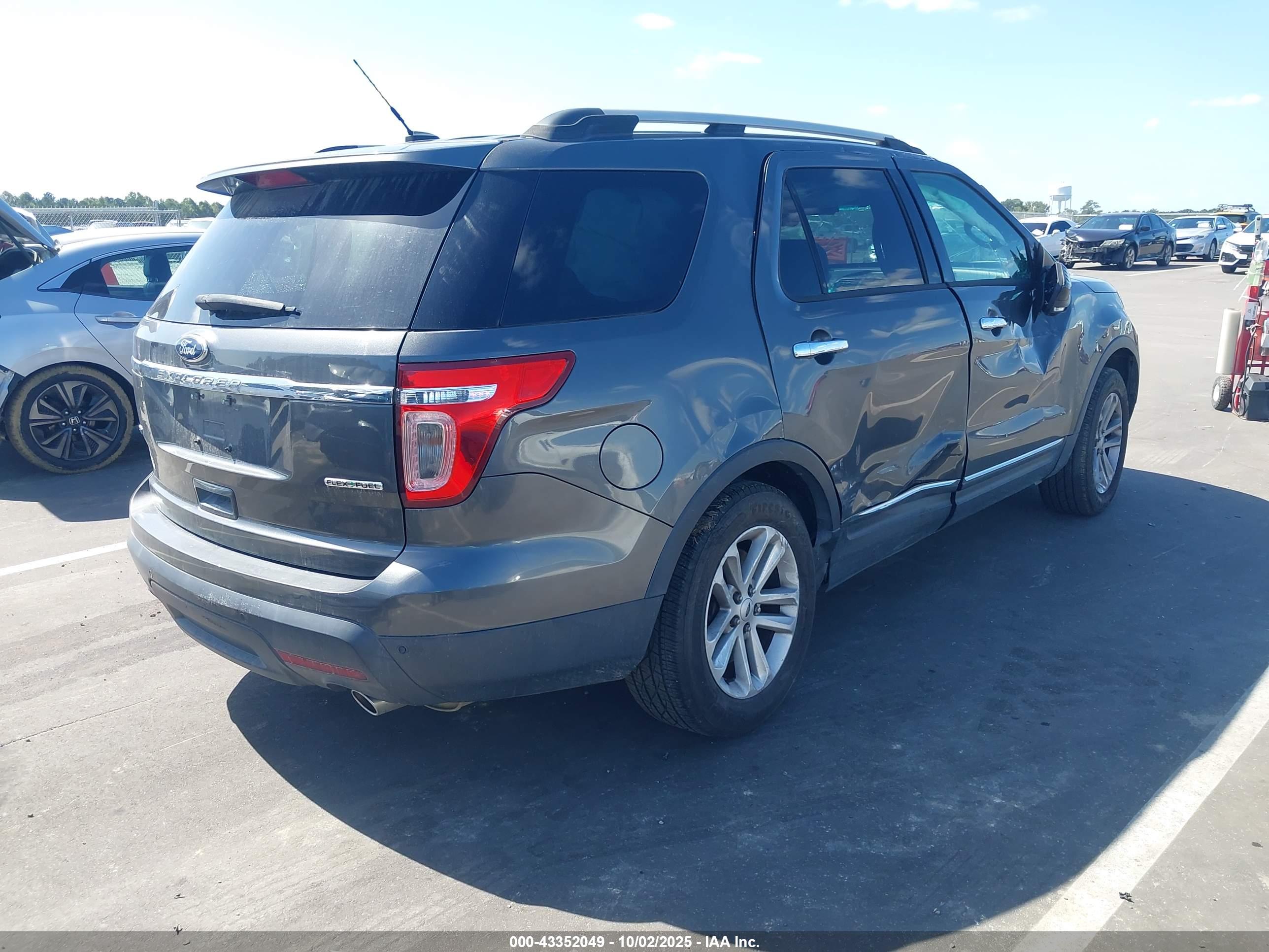 FORD EXPLORER image 4