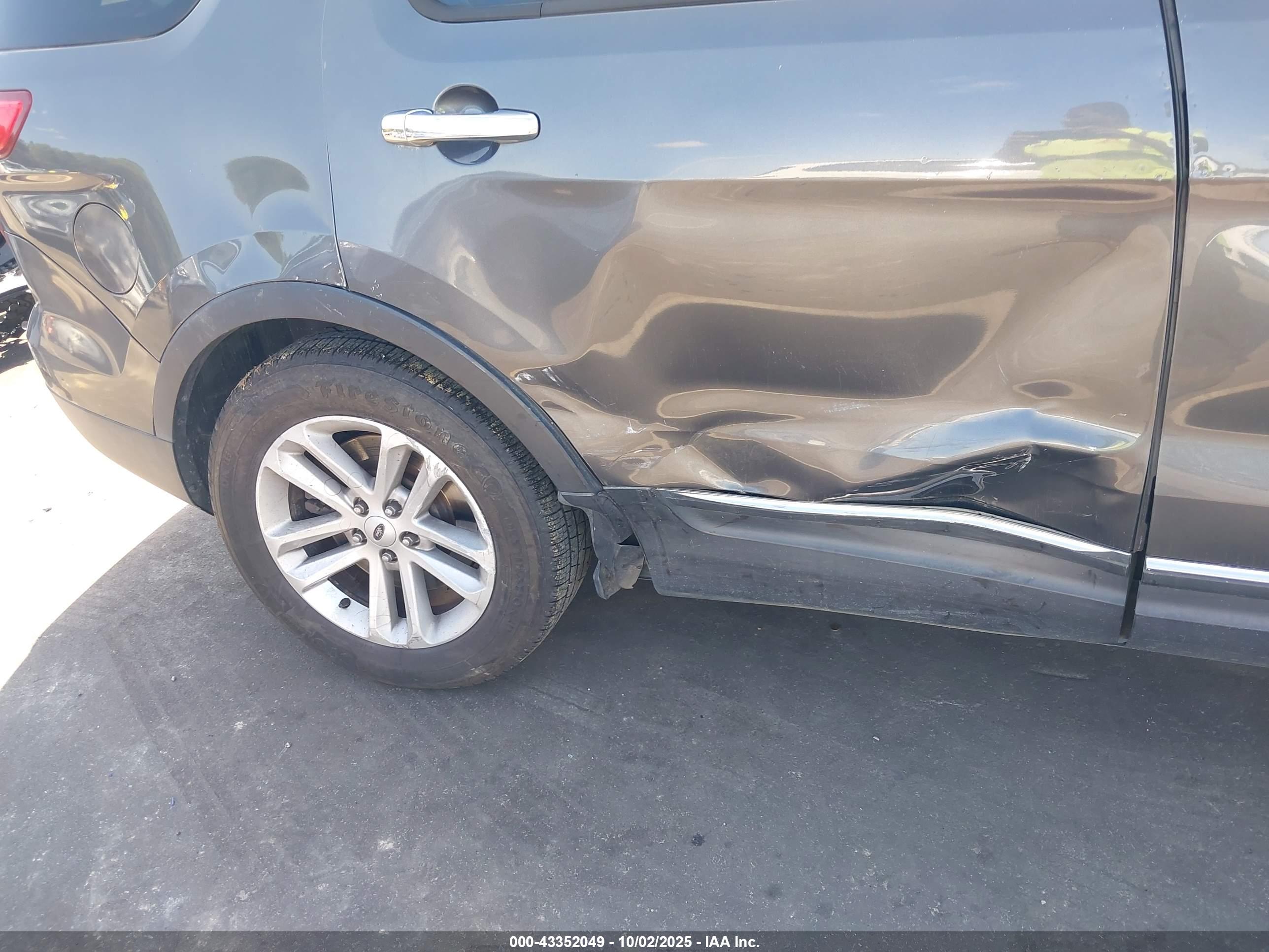 FORD EXPLORER image 6