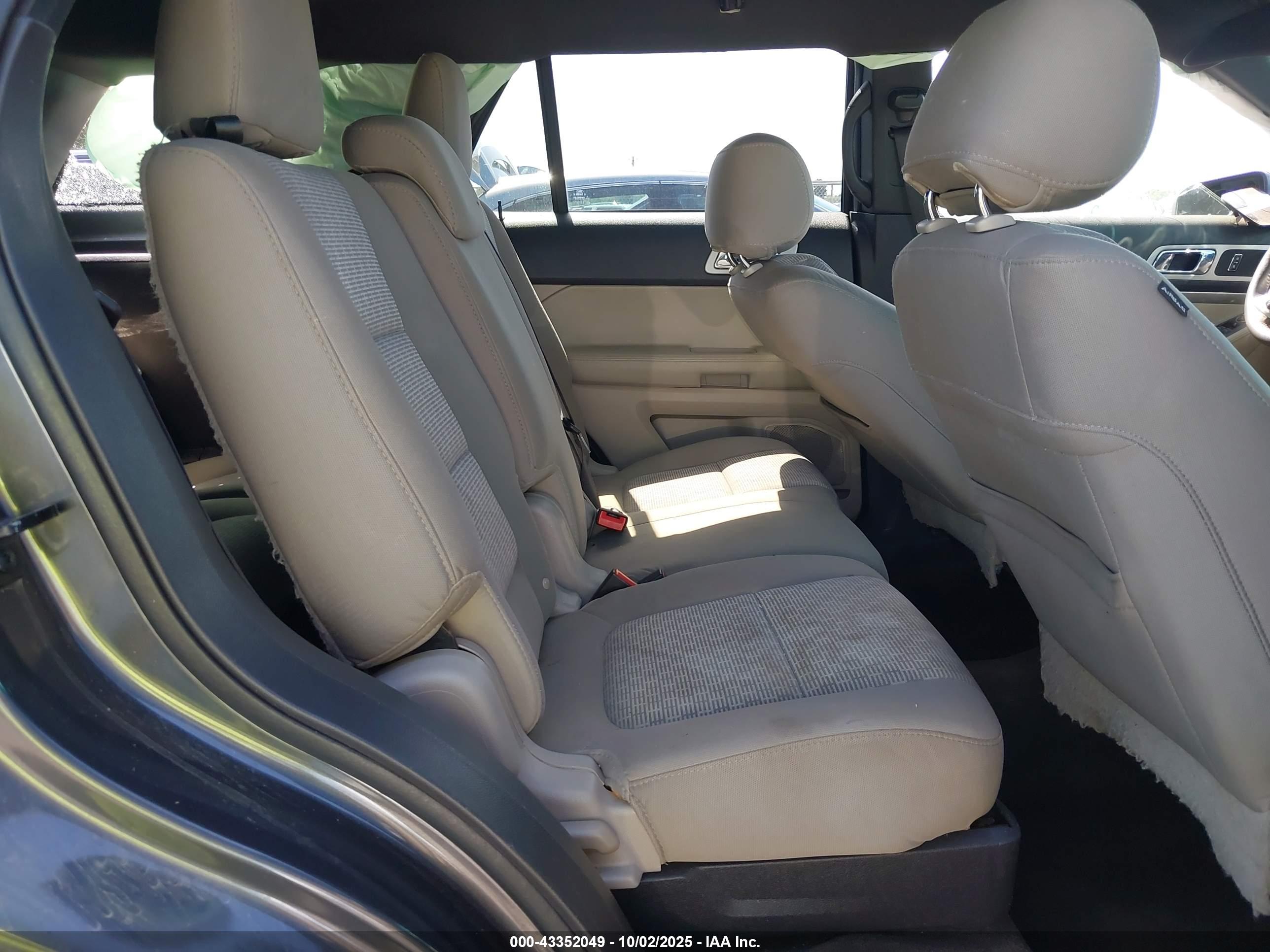 FORD EXPLORER image 8