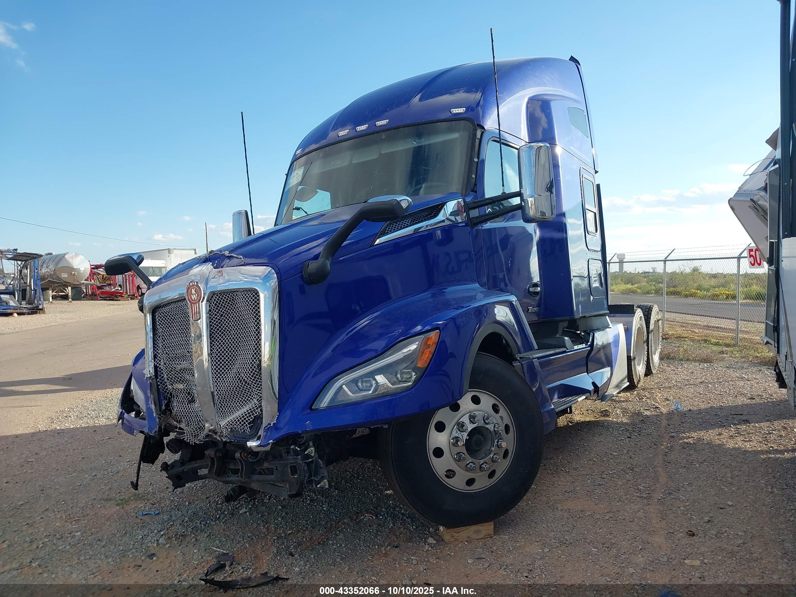 KENWORTH T680 image 2
