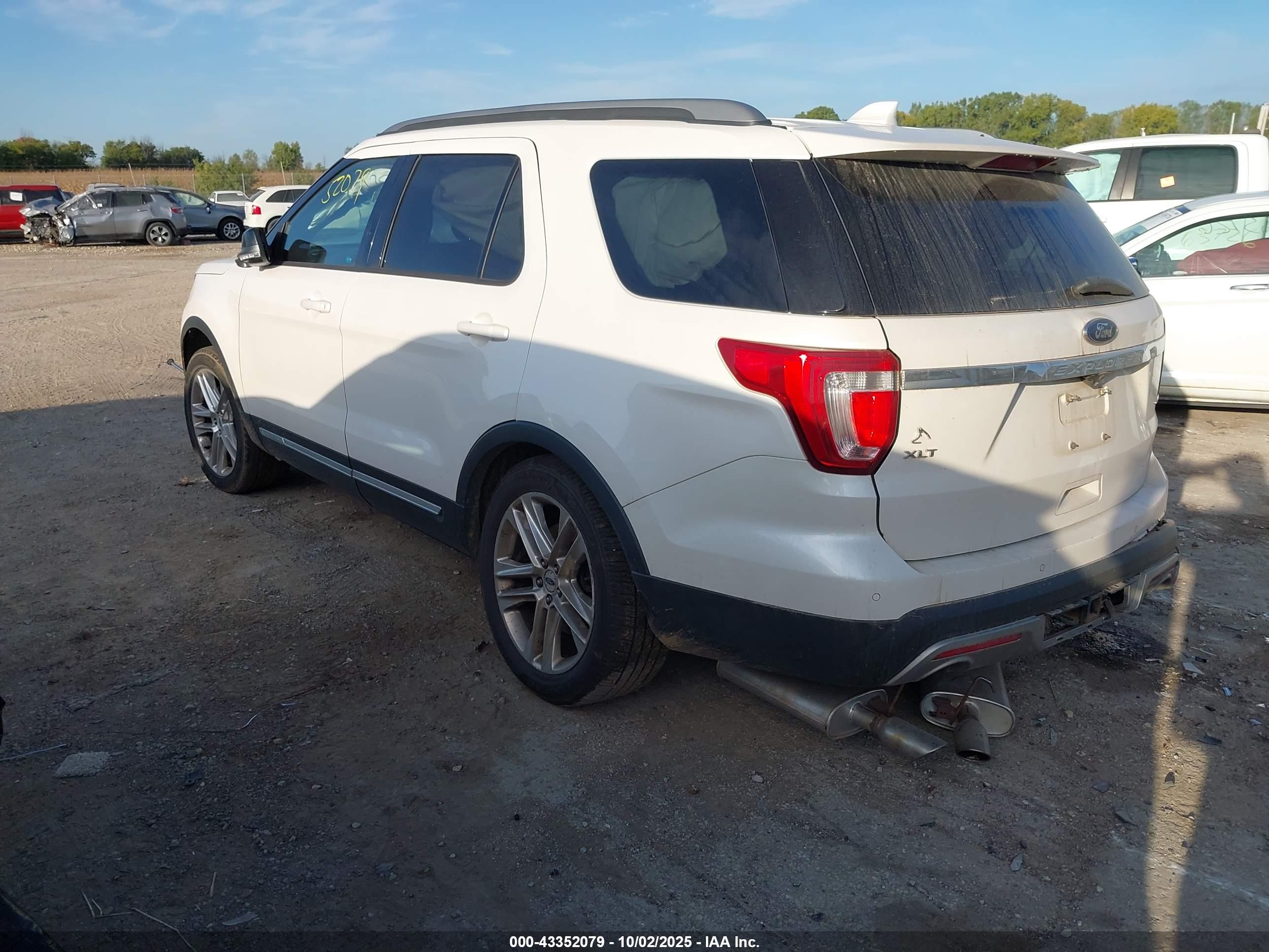 FORD EXPLORER image 3