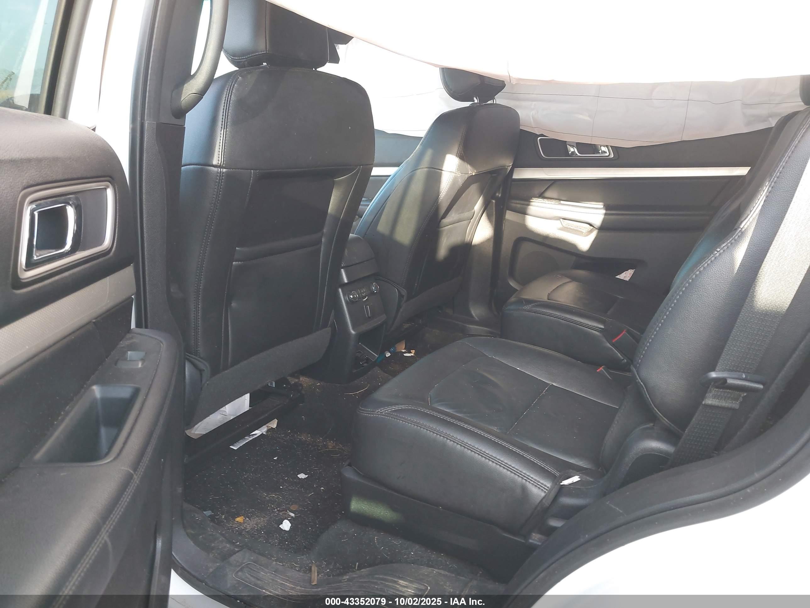 FORD EXPLORER image 8