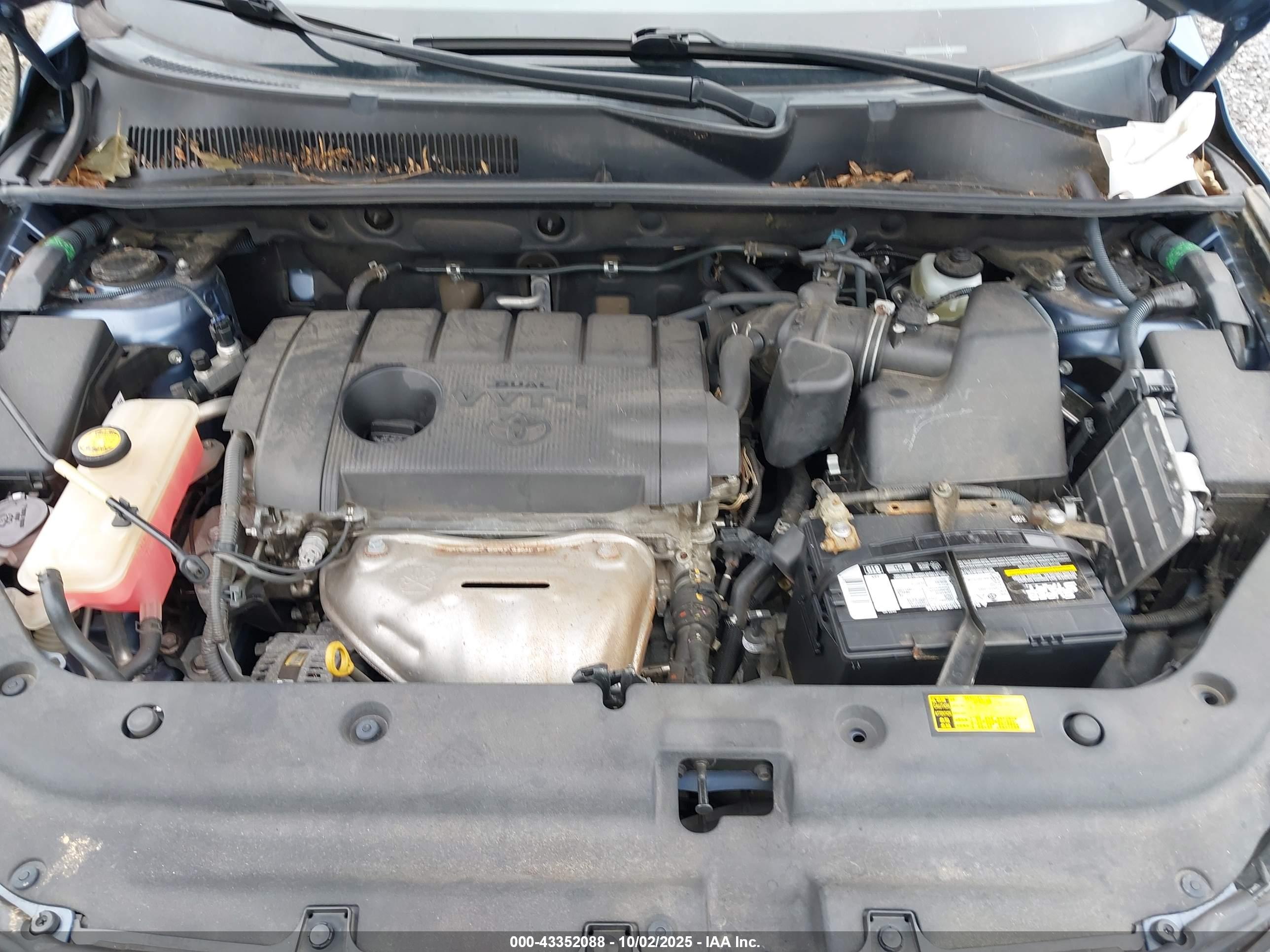 TOYOTA RAV4 image 10