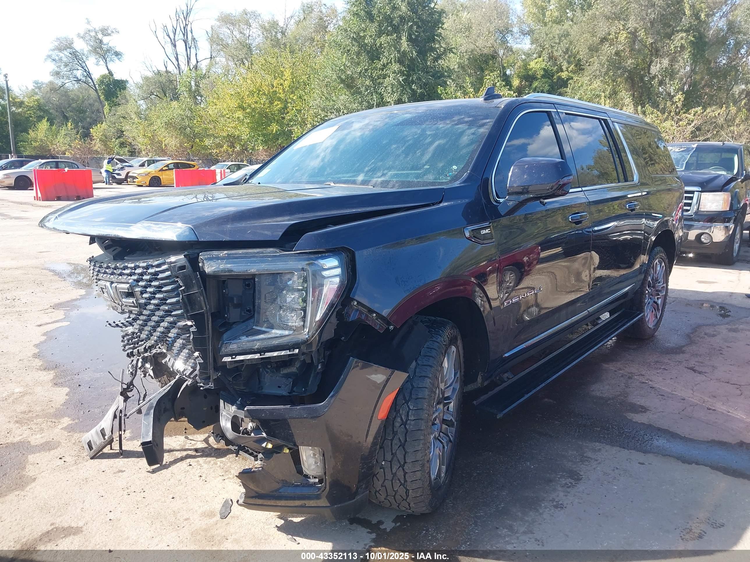 GMC YUKON image 2