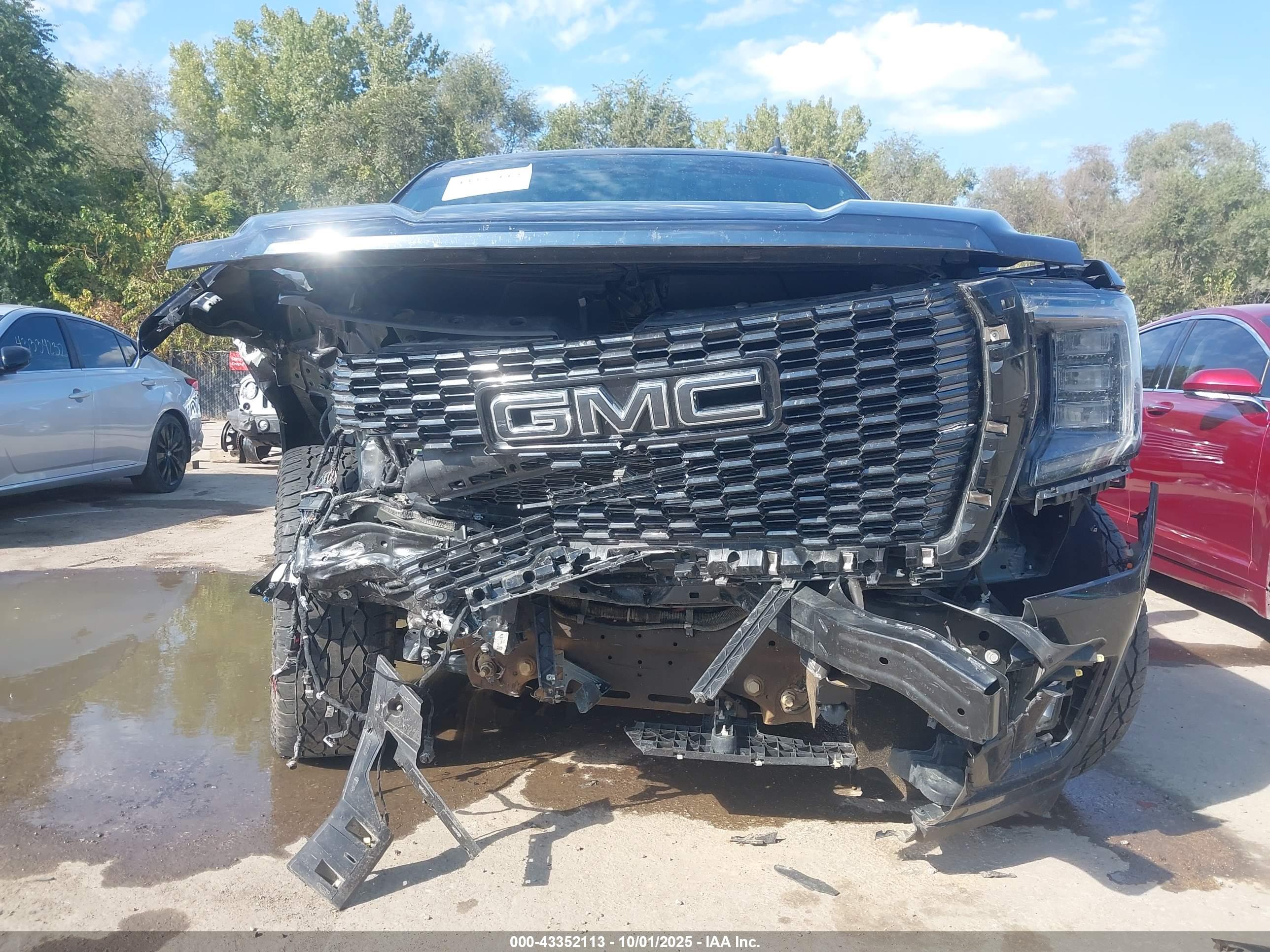 GMC YUKON image 6