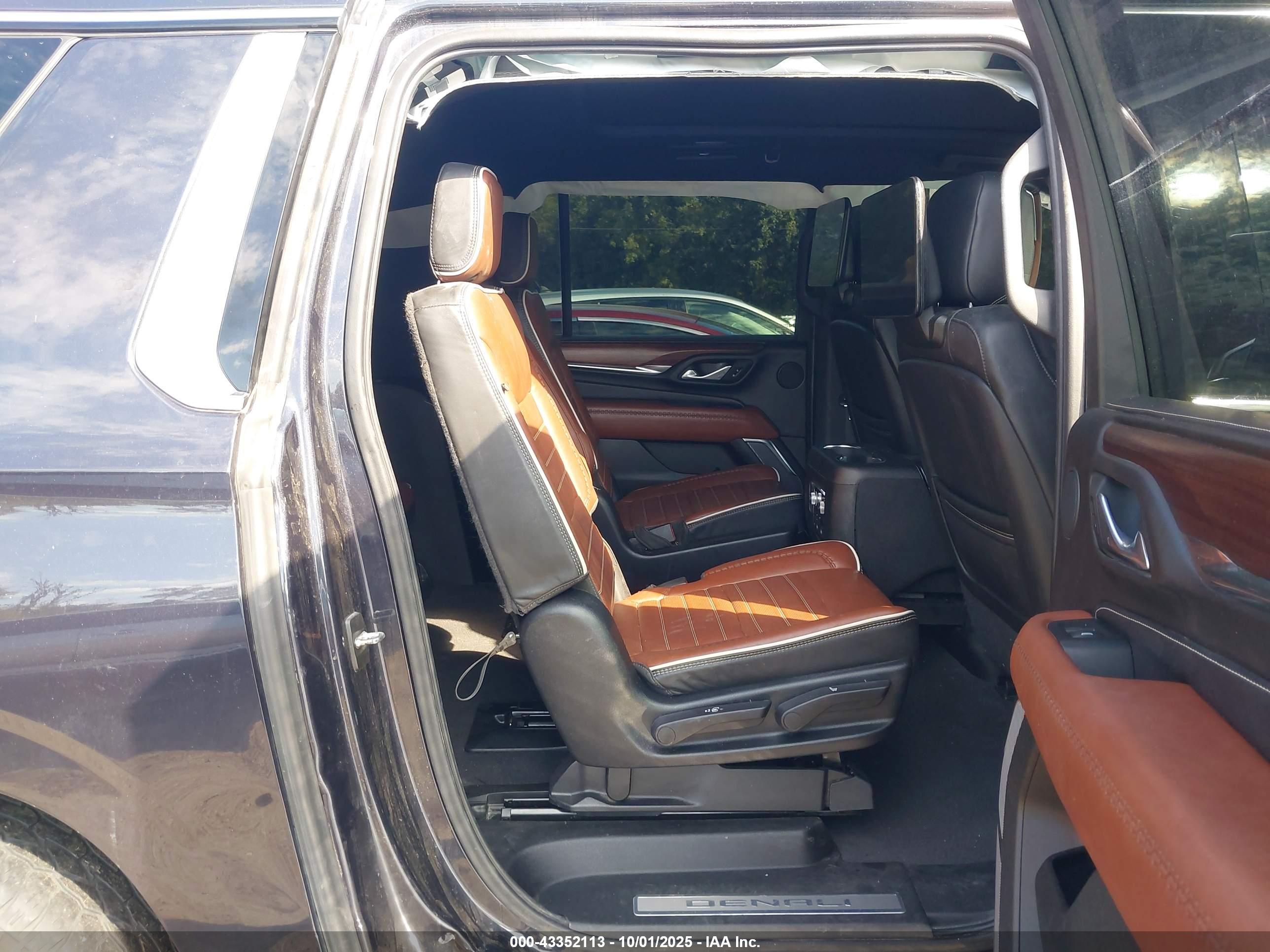 GMC YUKON image 8