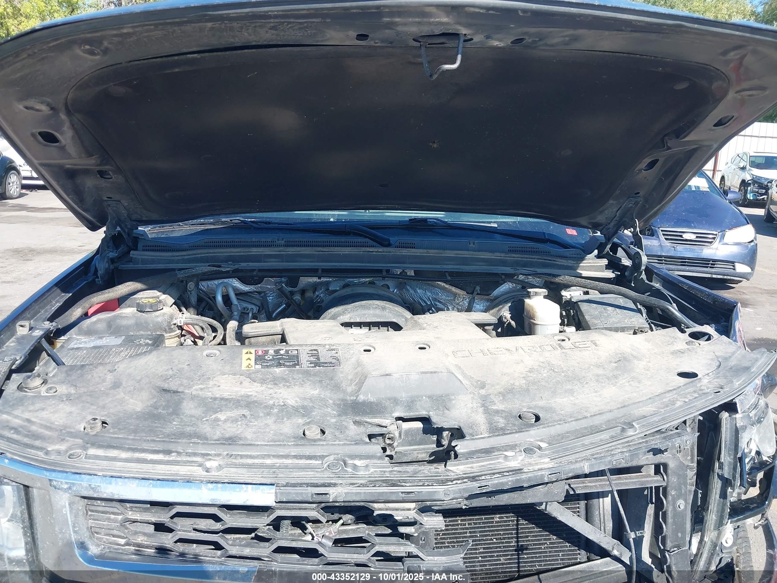 CHEVROLET SUBURBAN image 10