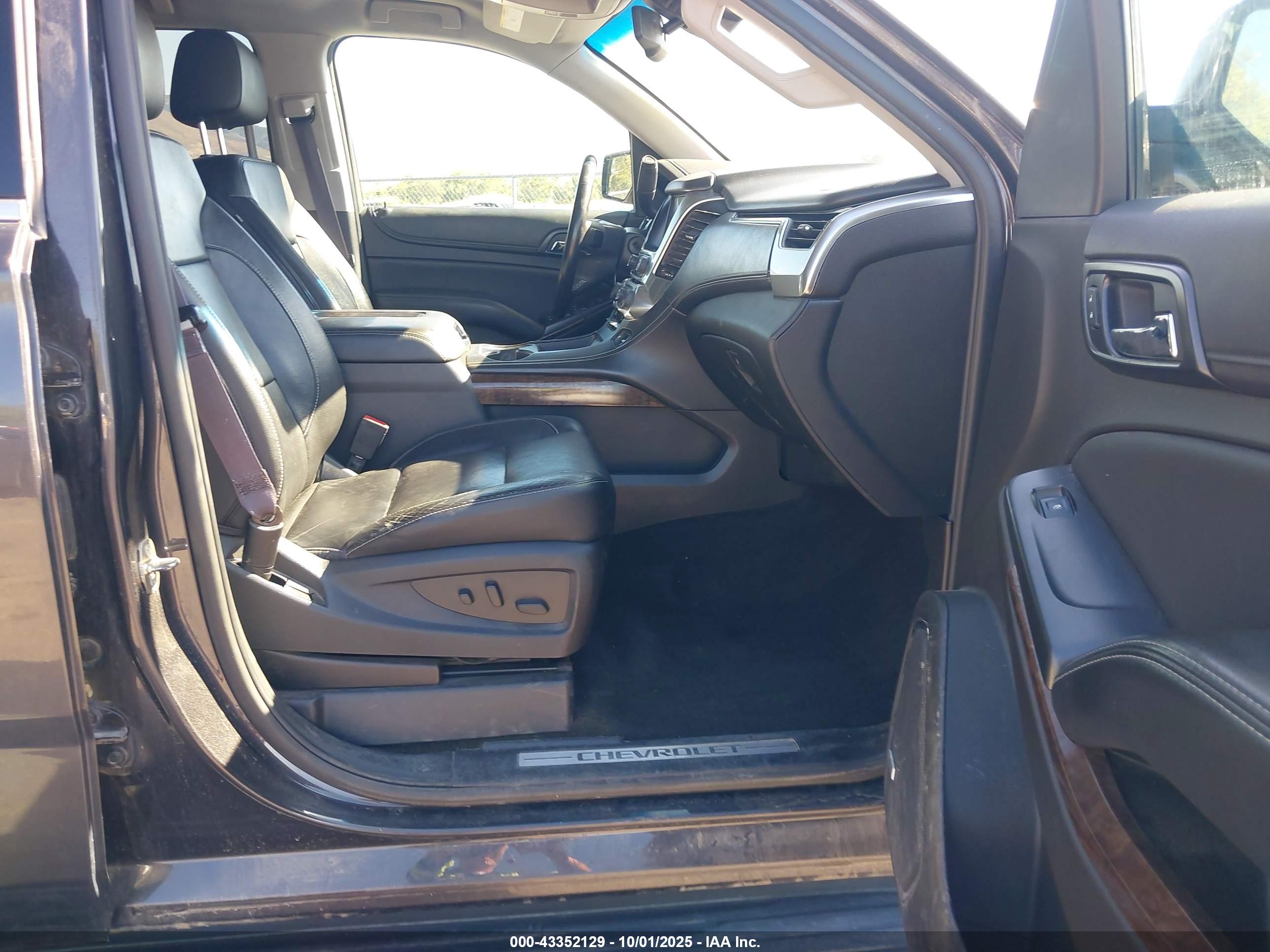 CHEVROLET SUBURBAN image 5