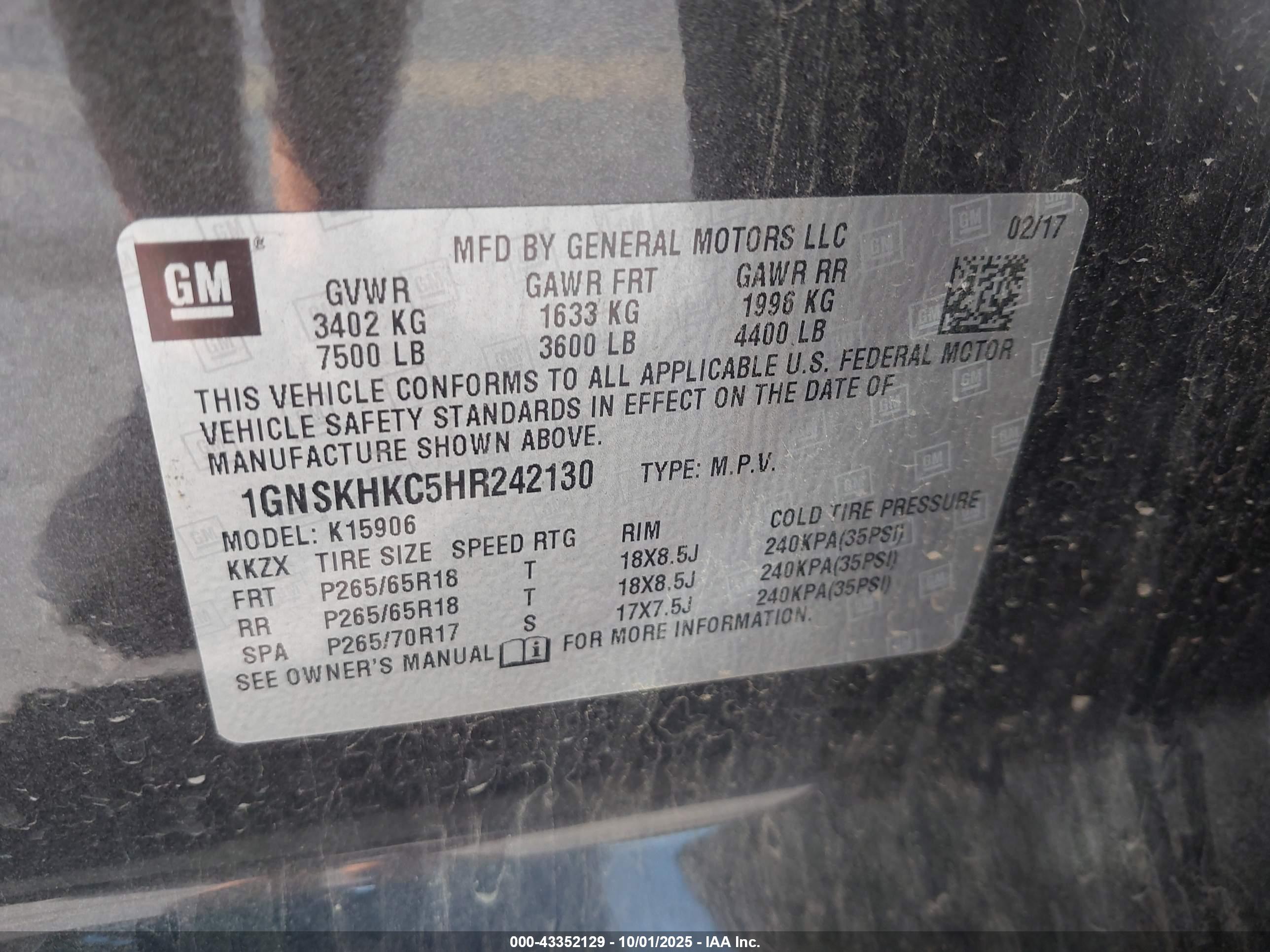 CHEVROLET SUBURBAN image 9
