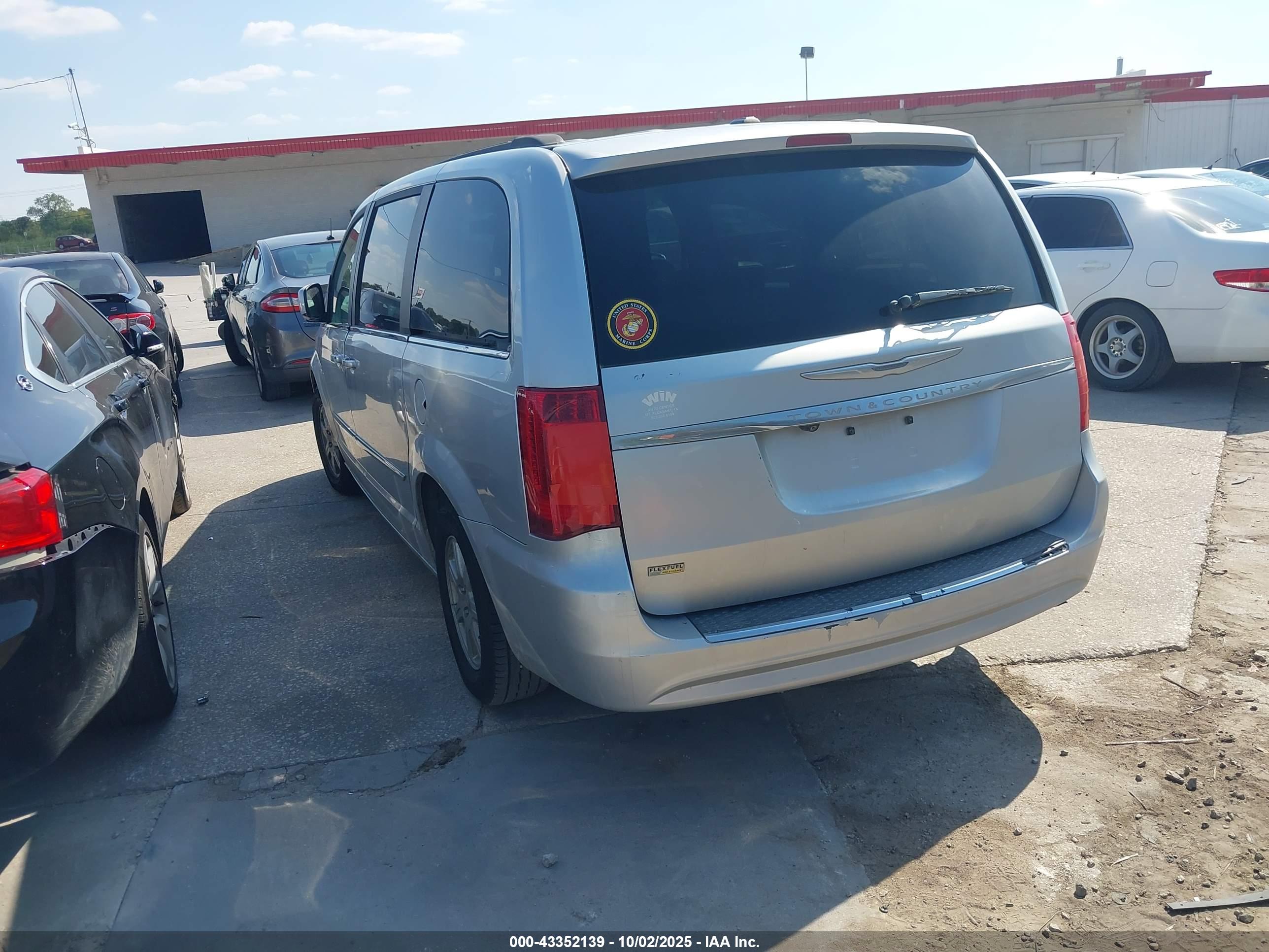 CHRYSLER TOWN image 3