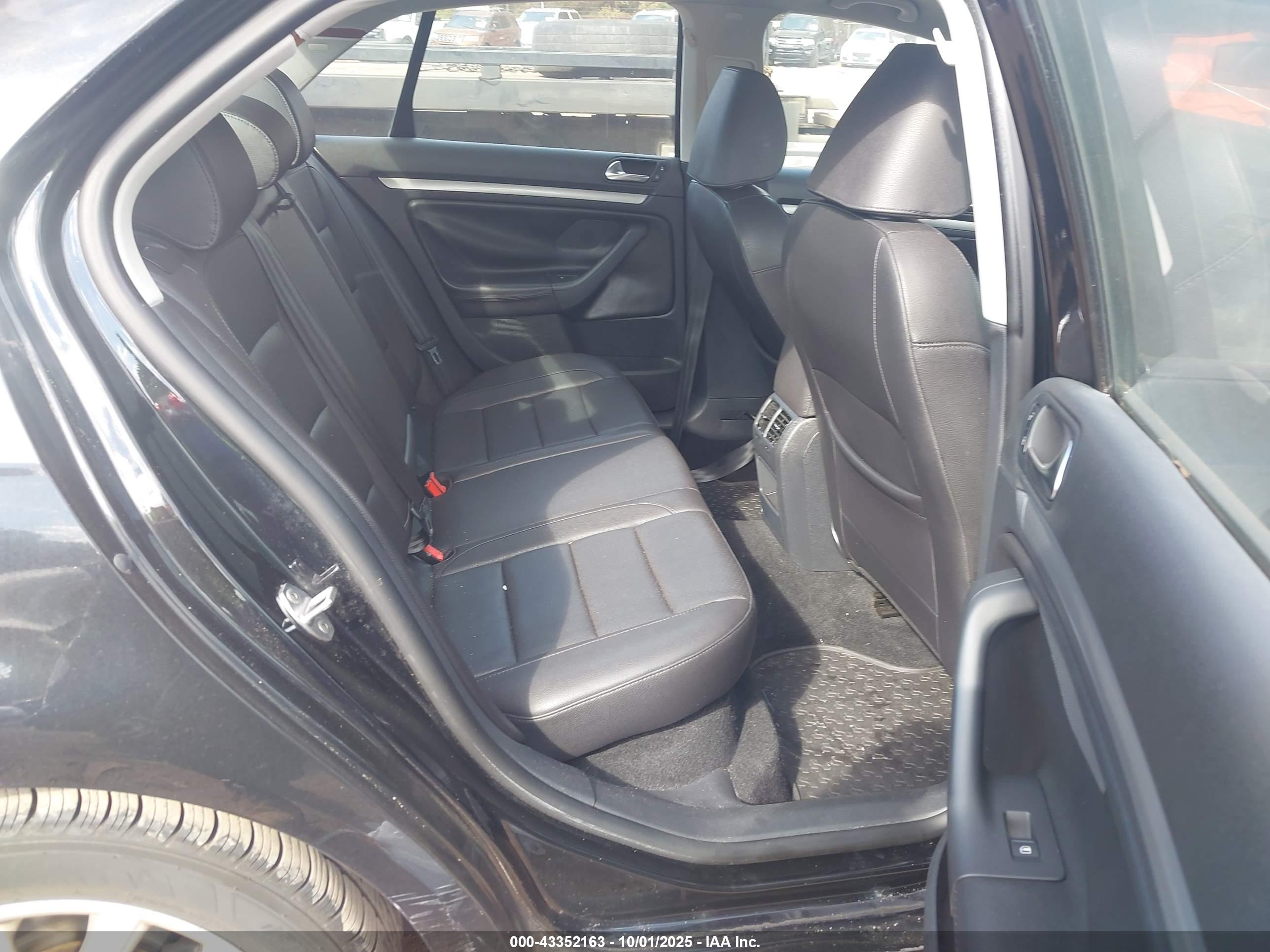 VOLKSWAGEN JETTA image 8