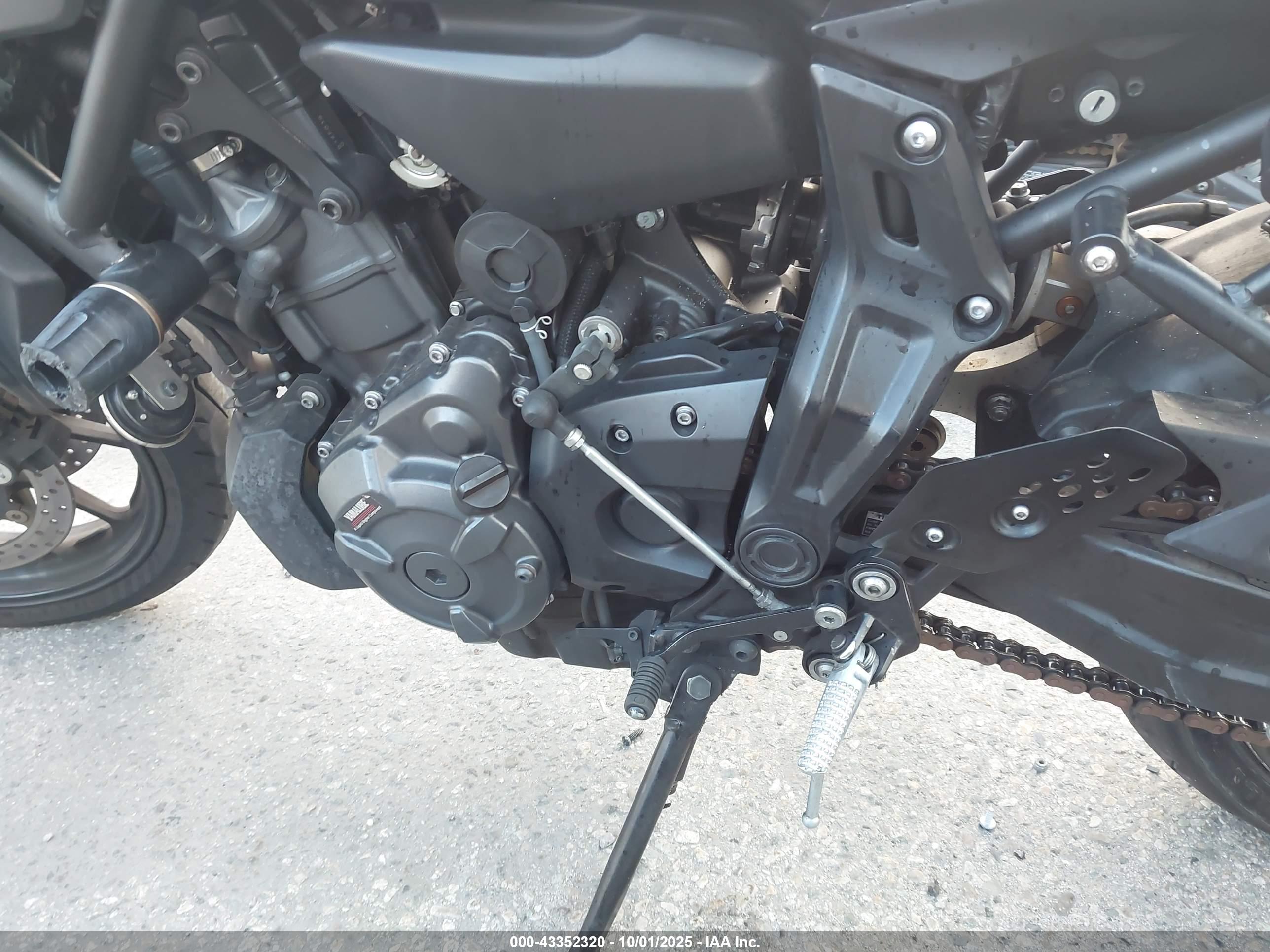 YAMAHA MT07 image 9