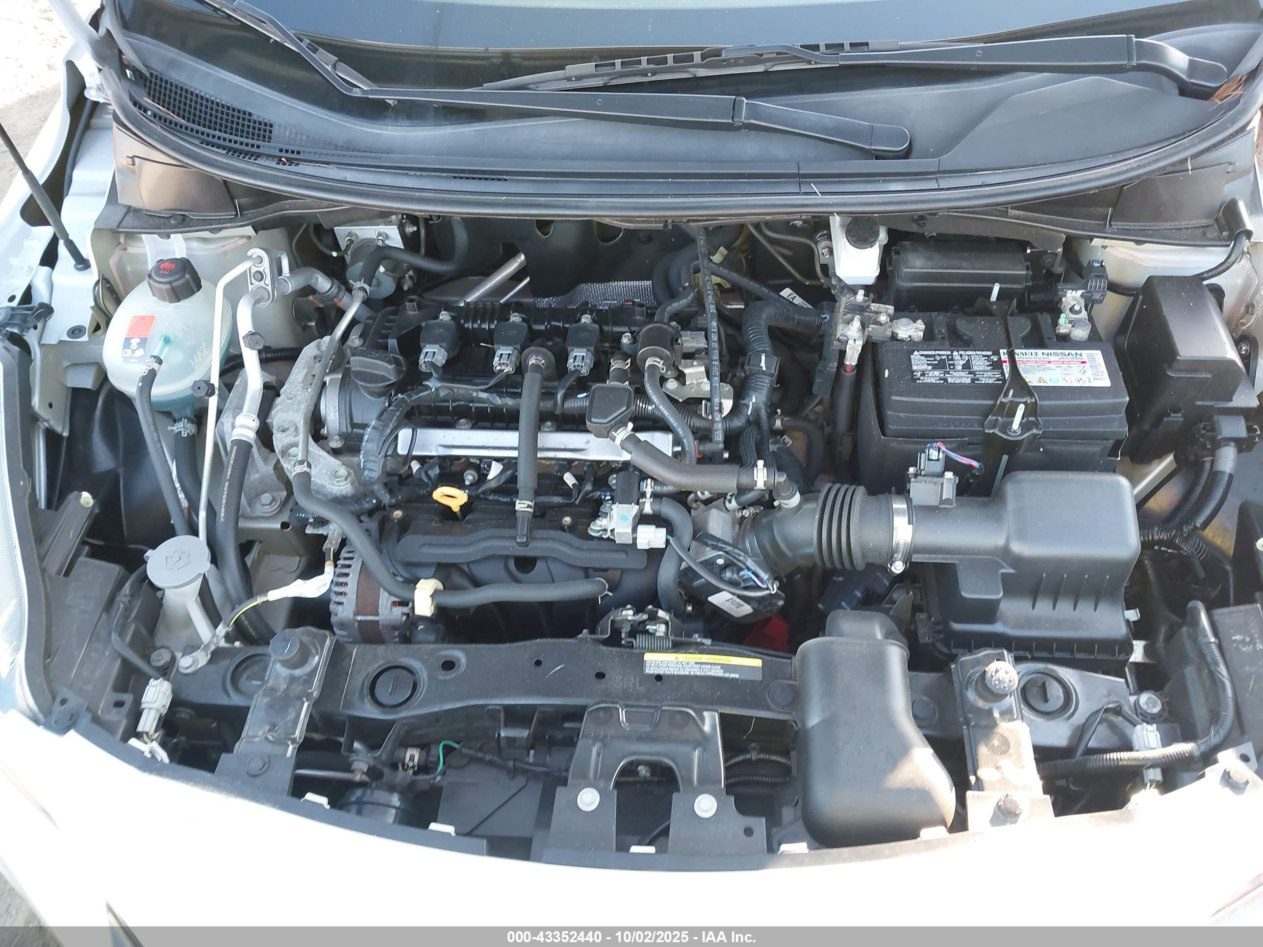 NISSAN VERSA image 10