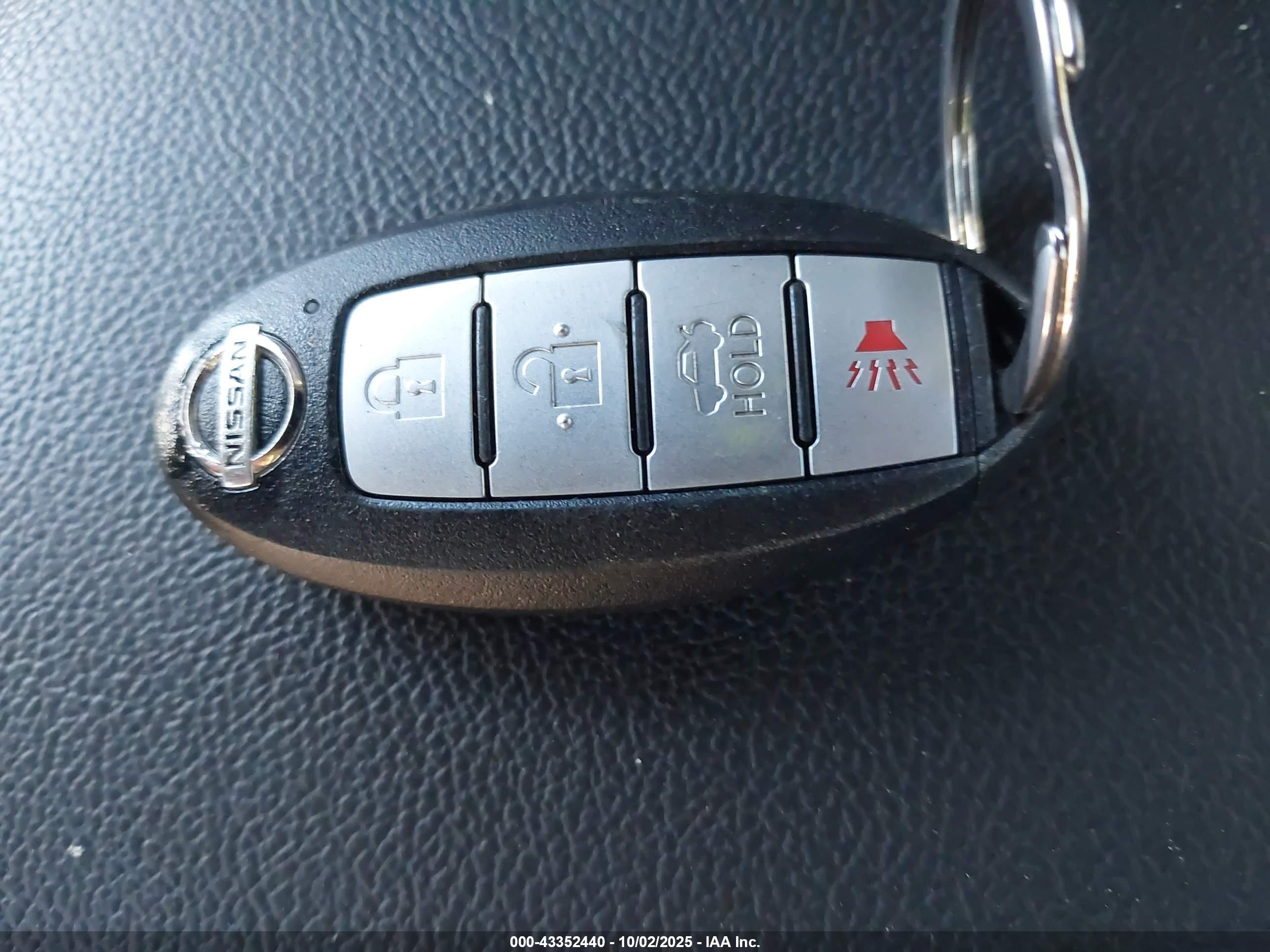 NISSAN VERSA image 11