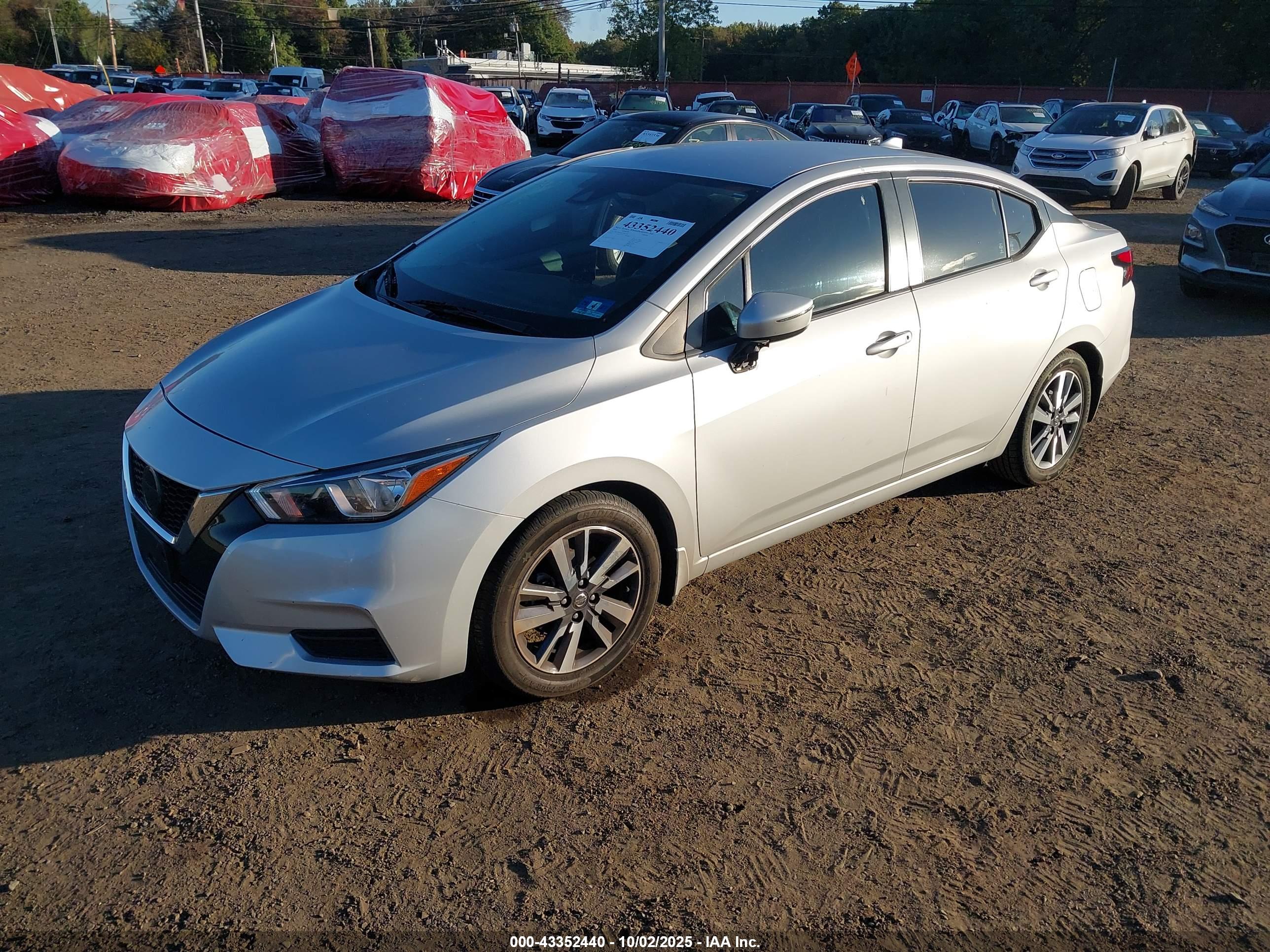 NISSAN VERSA image 2