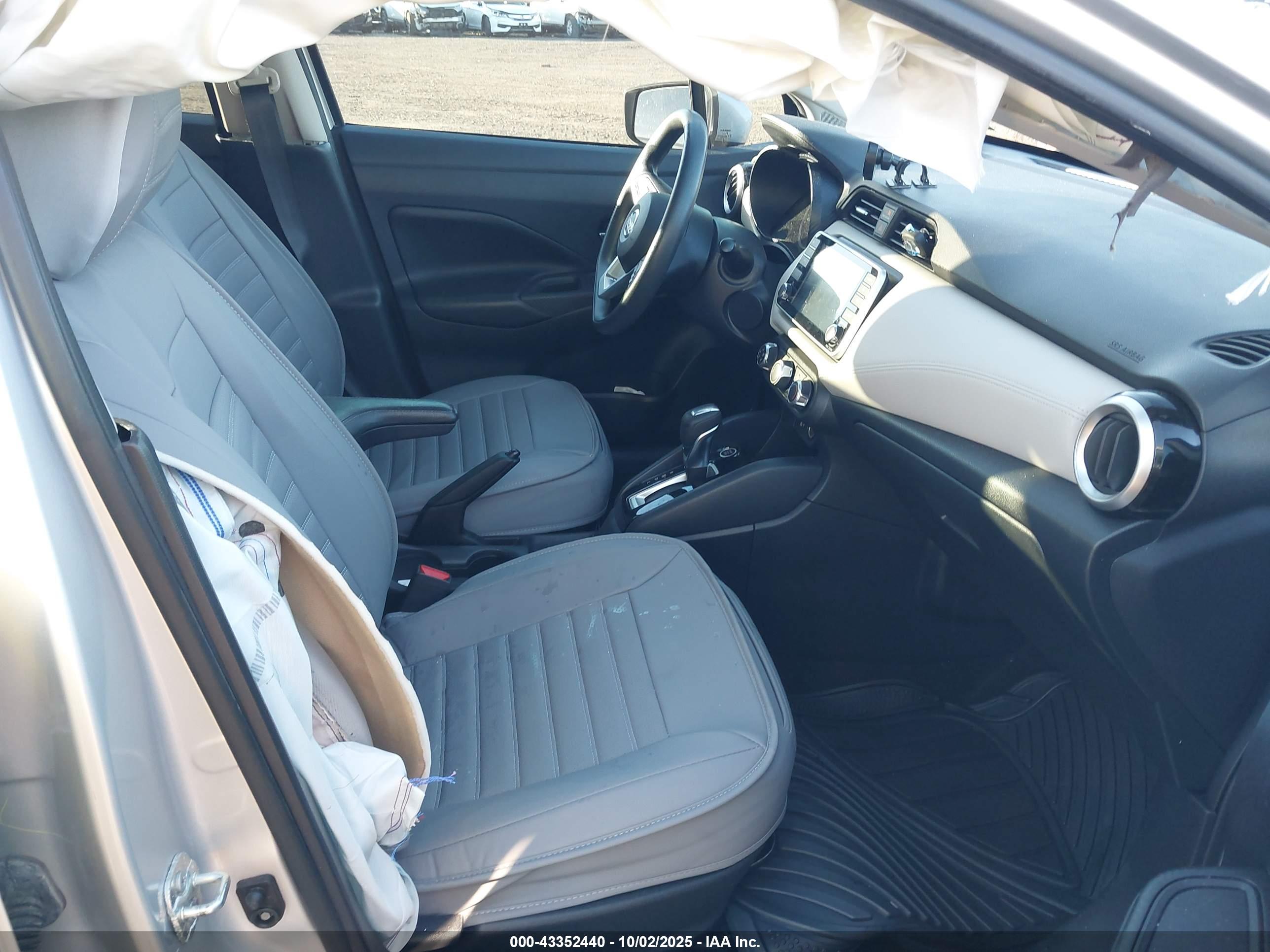 NISSAN VERSA image 5