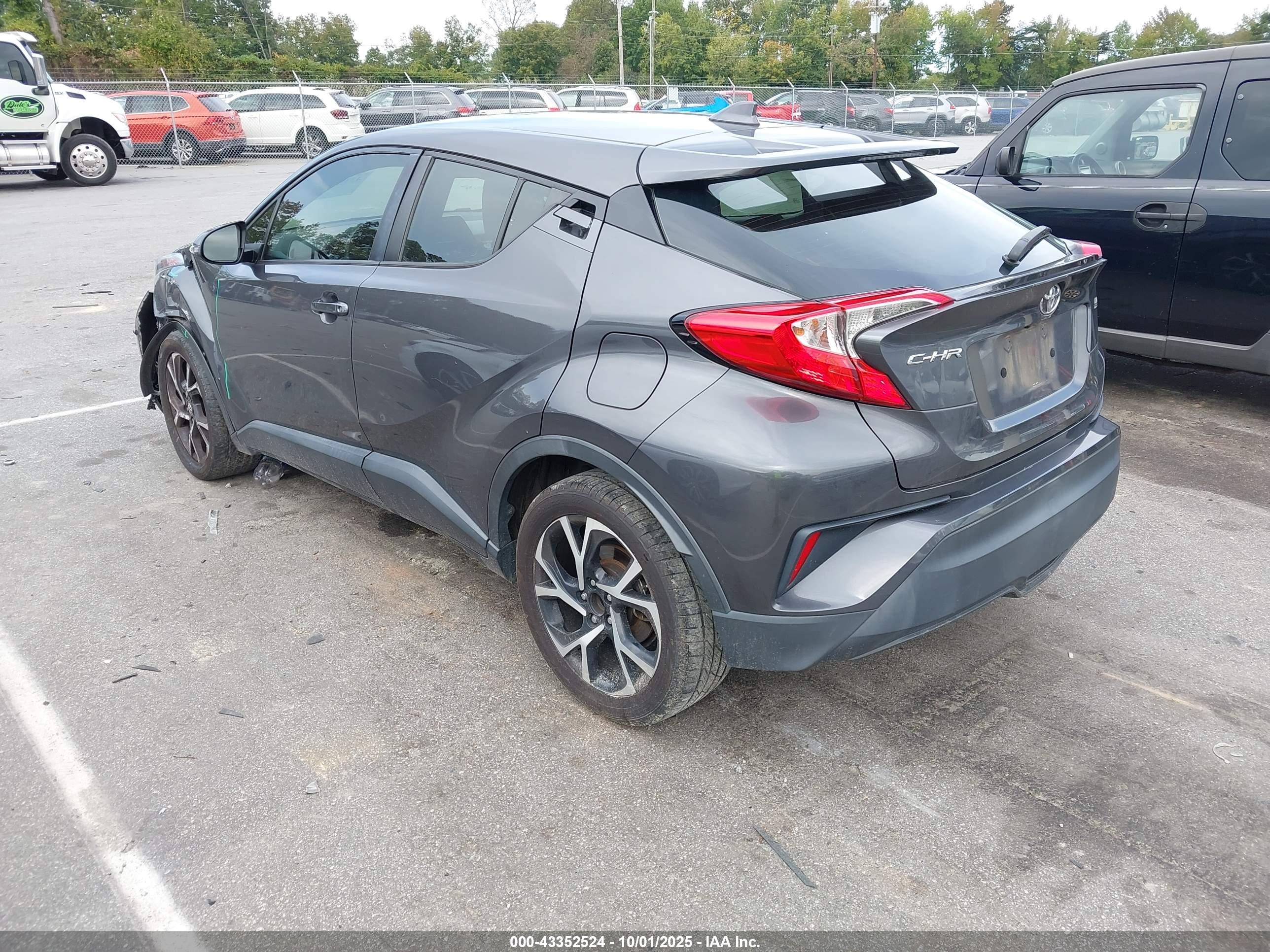 TOYOTA C-HR image 3