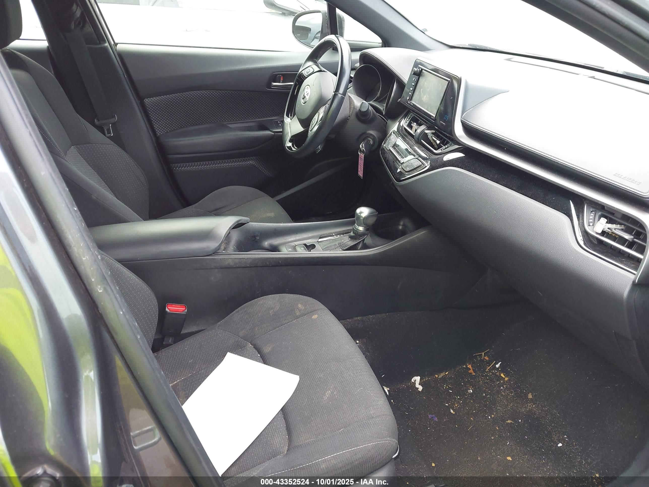 TOYOTA C-HR image 5