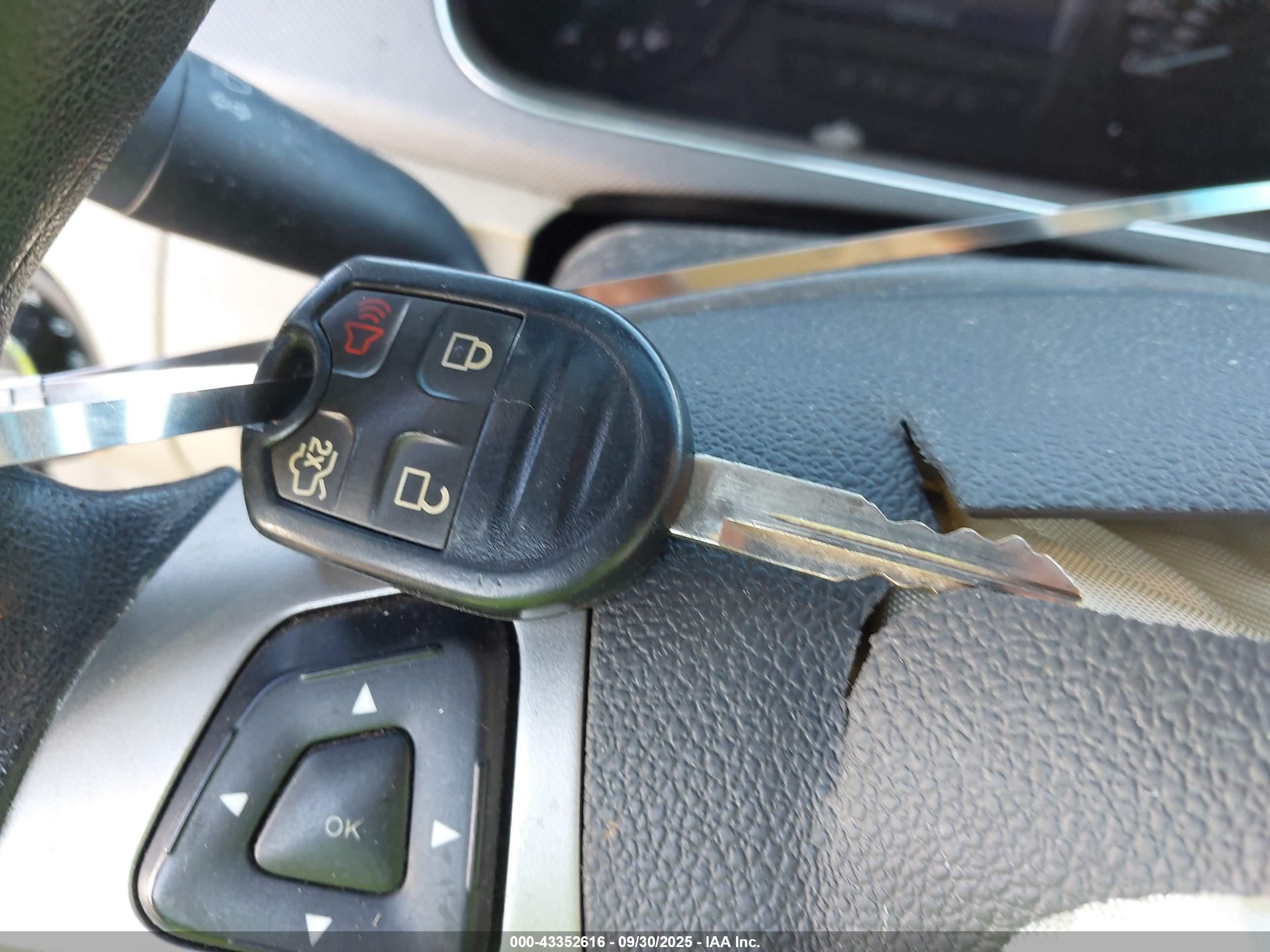 FORD TAURUS image 11