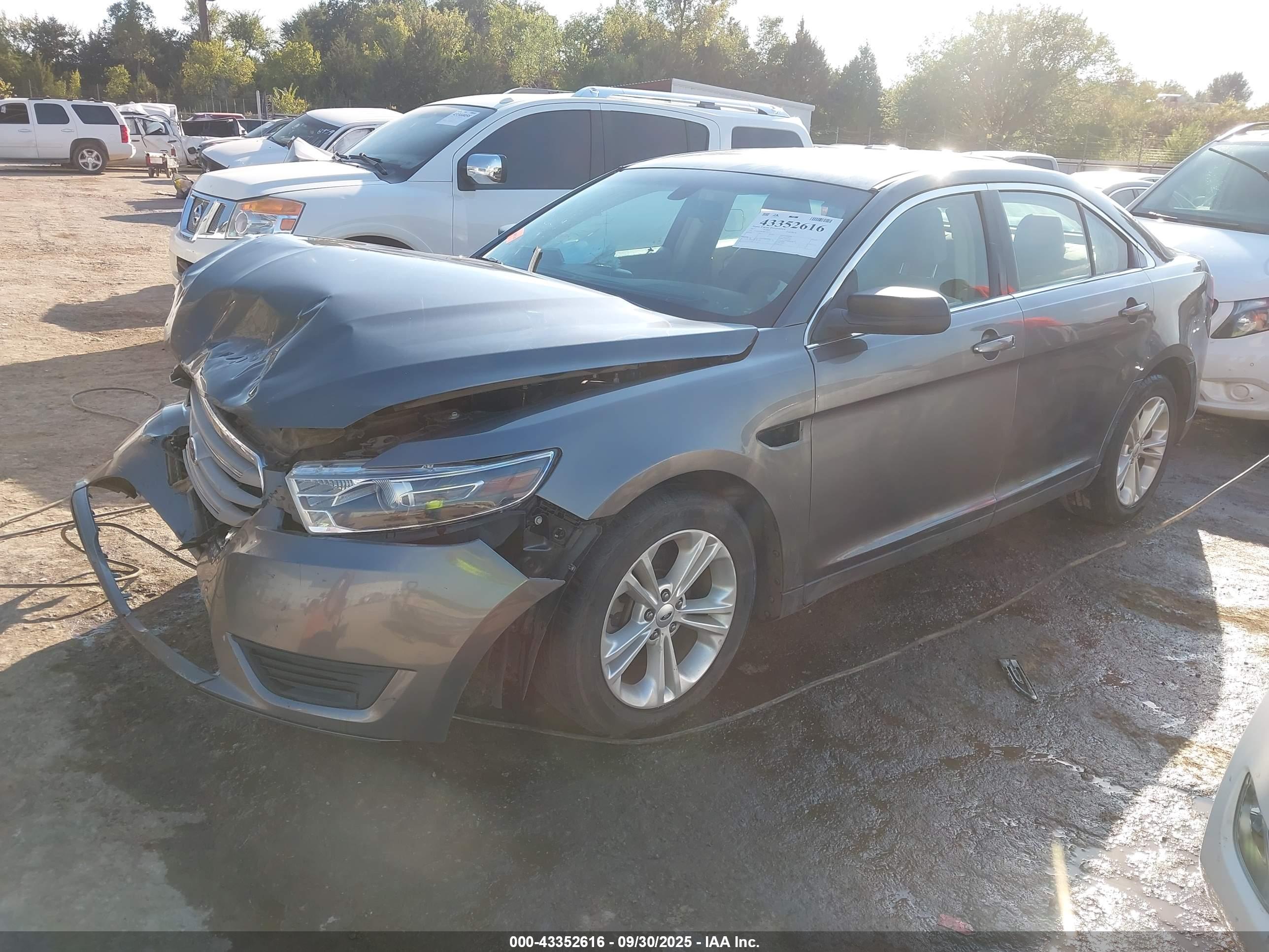 FORD TAURUS image 2