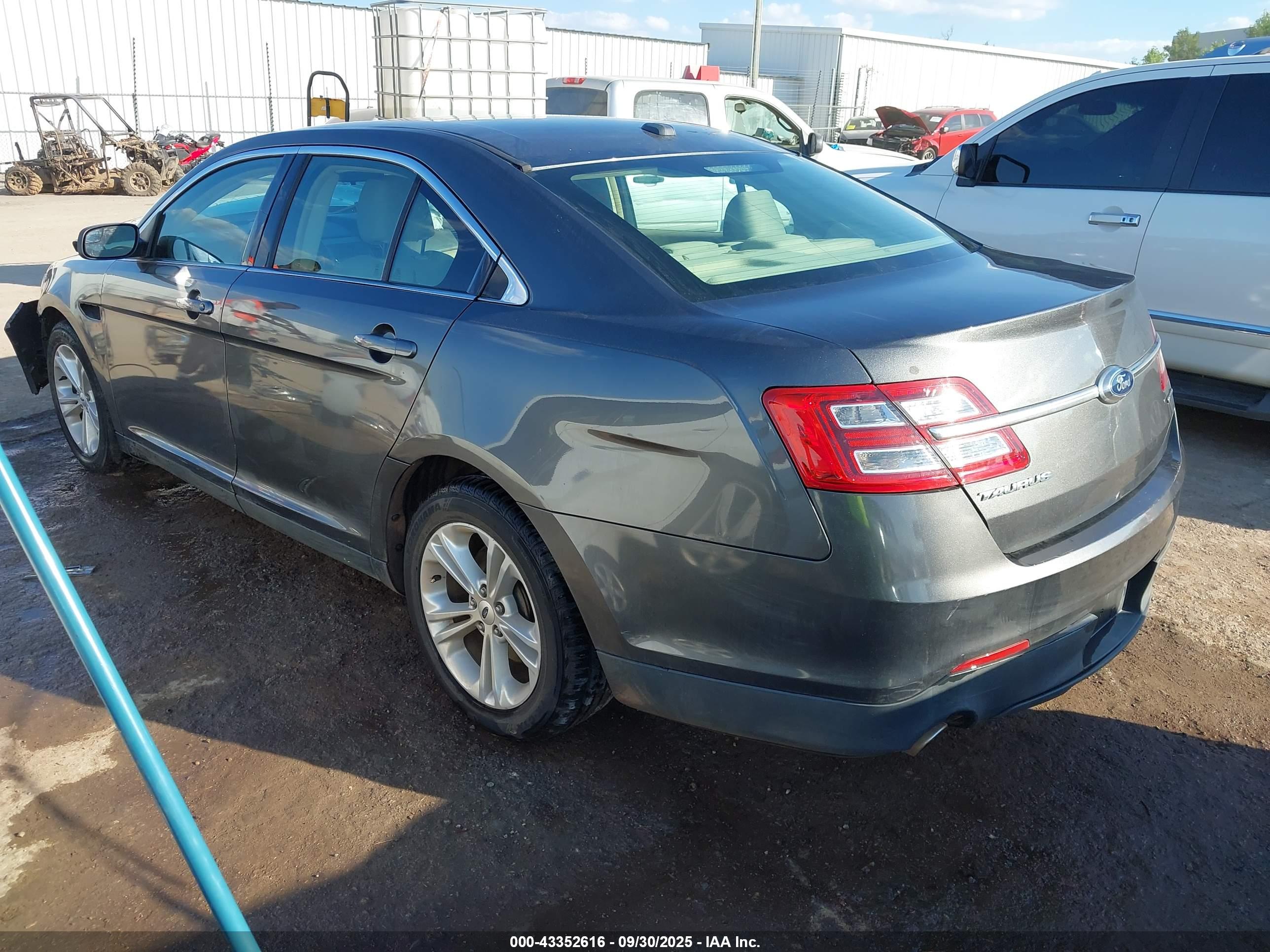 FORD TAURUS image 3